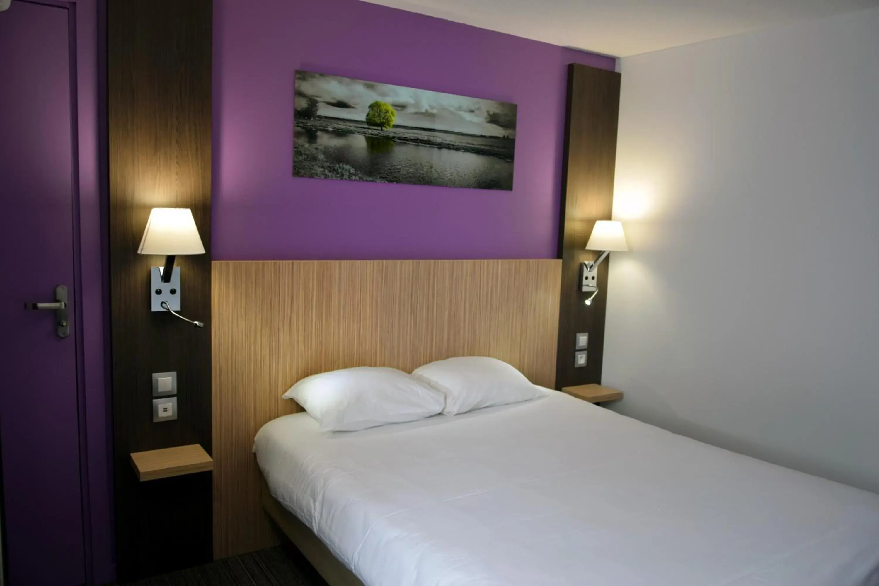 Photo of the whole room, Bed in Contact Hotel Le Seino Marin - Cléon Elbeuf