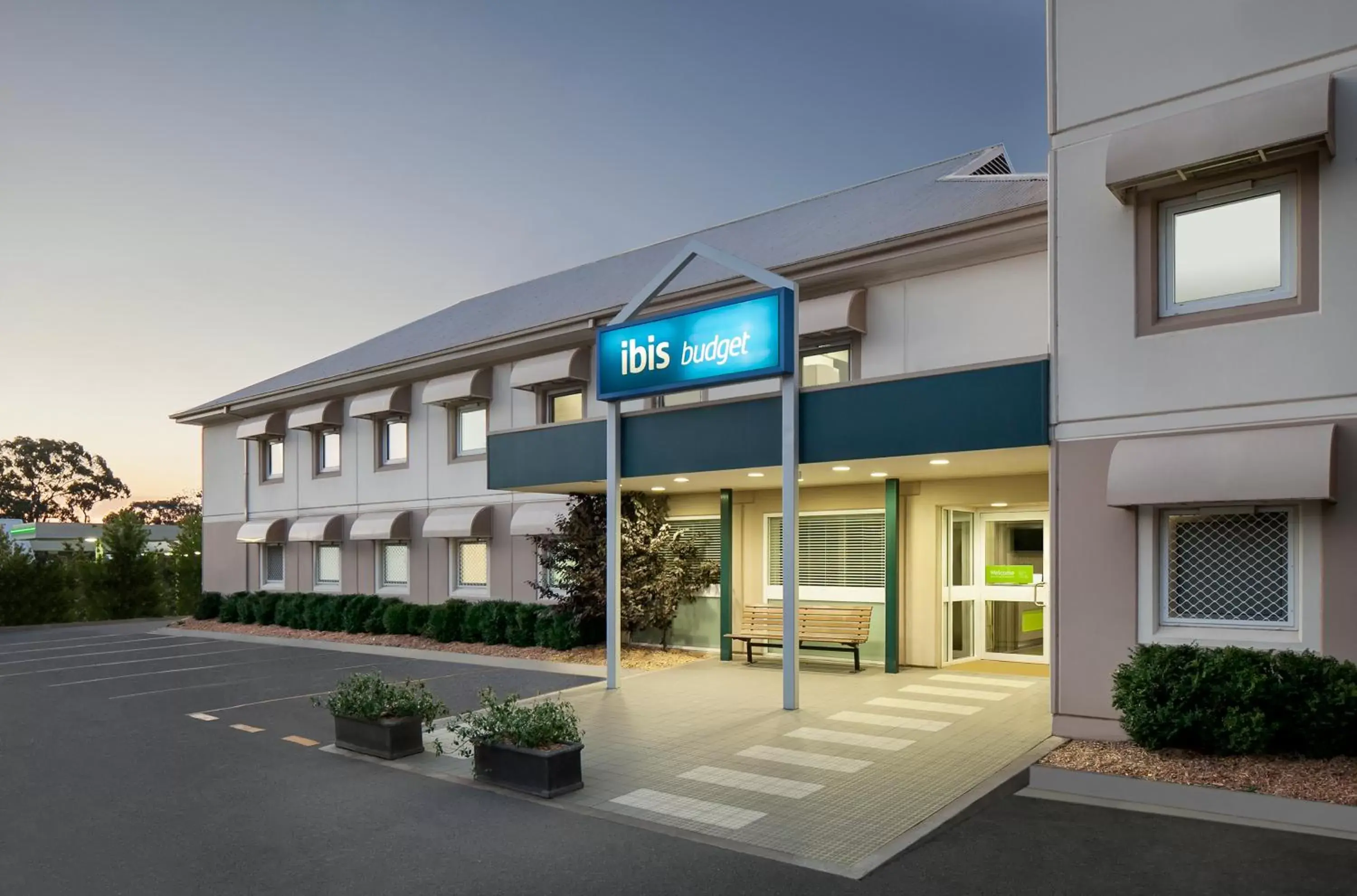 Facade/entrance, Property Building in ibis Budget Canberra