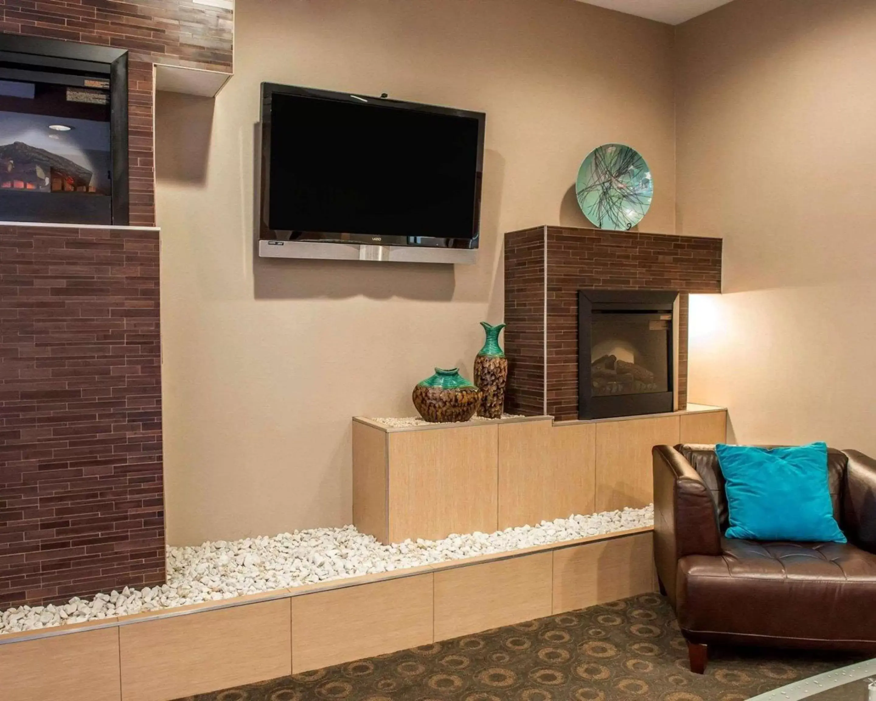 Lobby or reception, TV/Entertainment Center in Comfort Suites Monaca