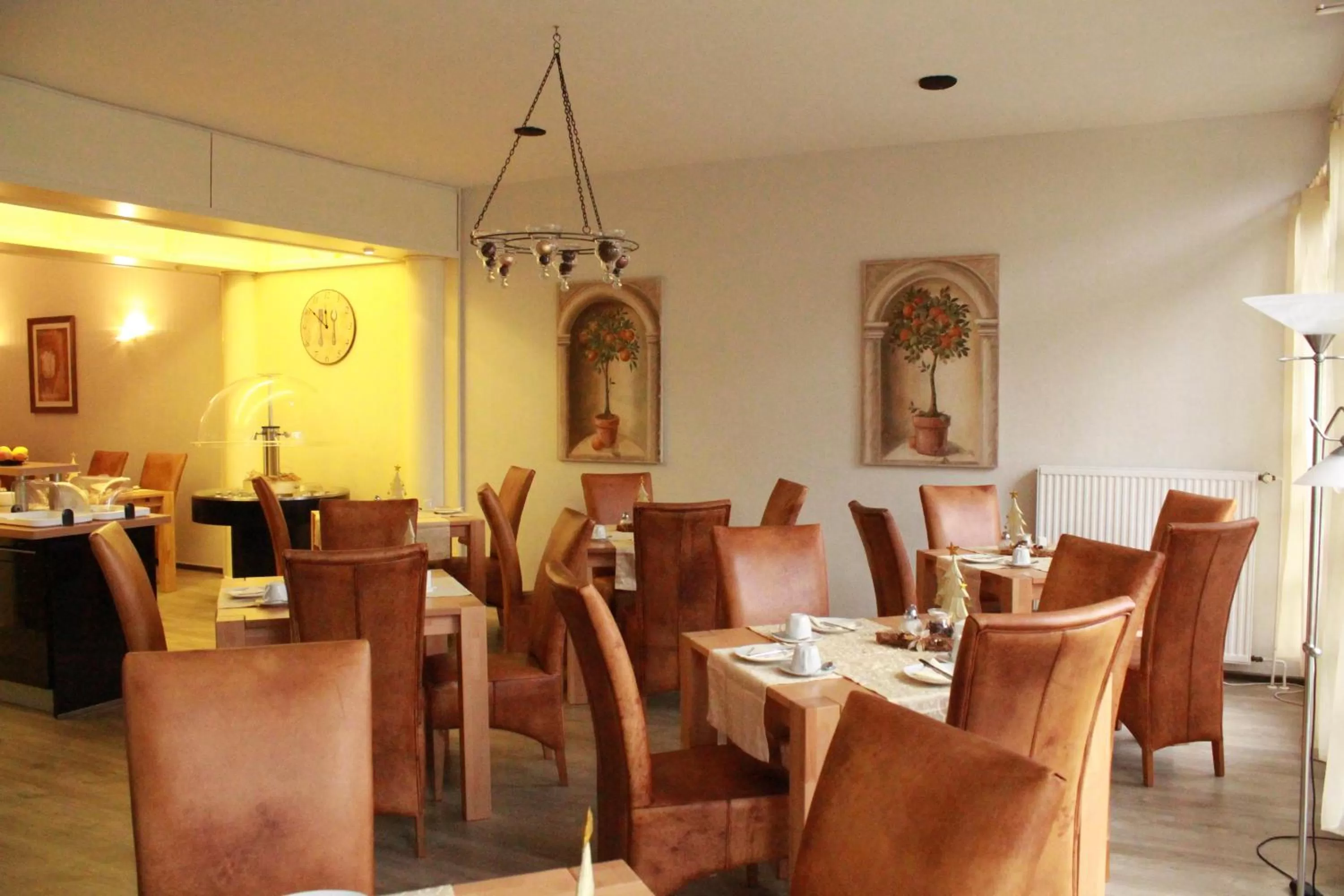 Restaurant/places to eat in Hotel am Schloss Broich