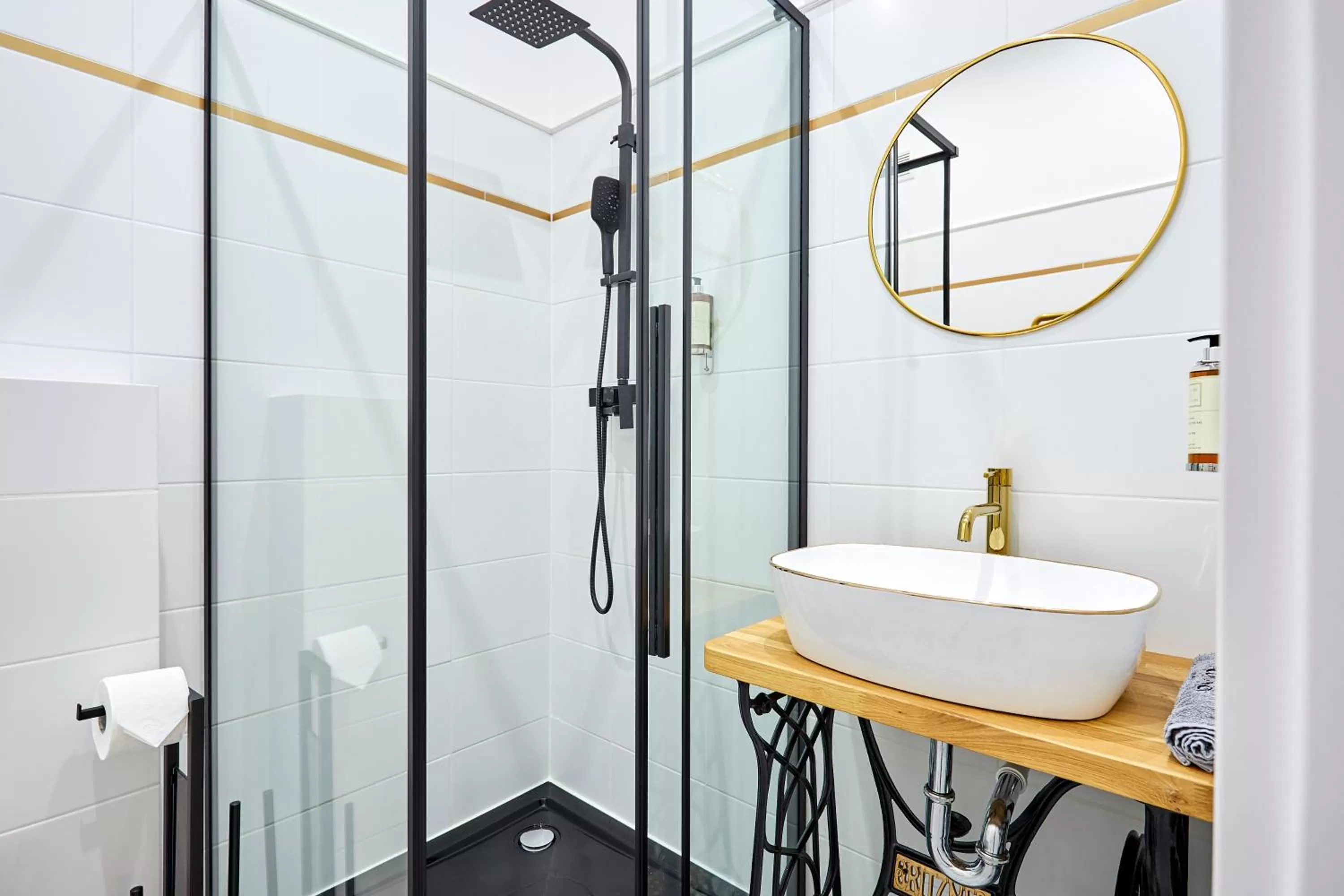 Shower, Bathroom in NOOK NOOK Apartments Katarzyny 2