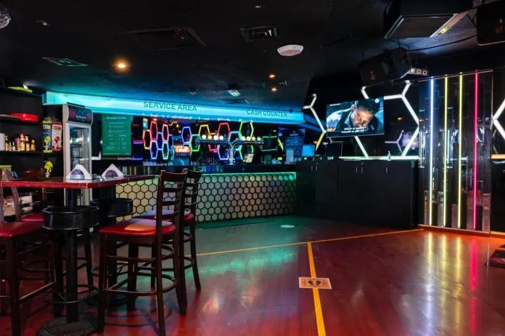 Nightclub / DJ, Lounge/Bar in Manhattan Avenue Hotel
