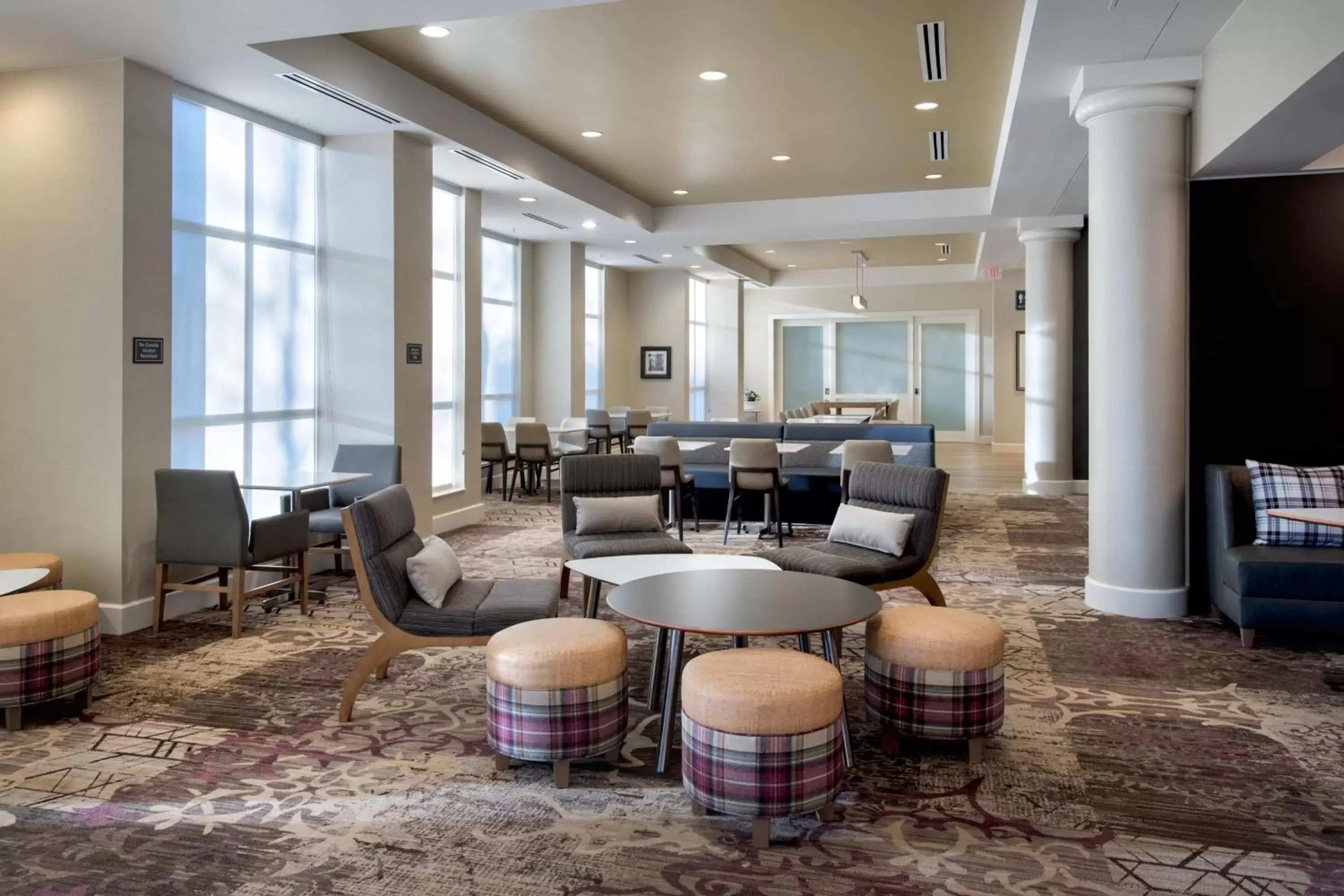 Lobby or reception, Lounge/Bar in Residence Inn by Marriott Fairfax City