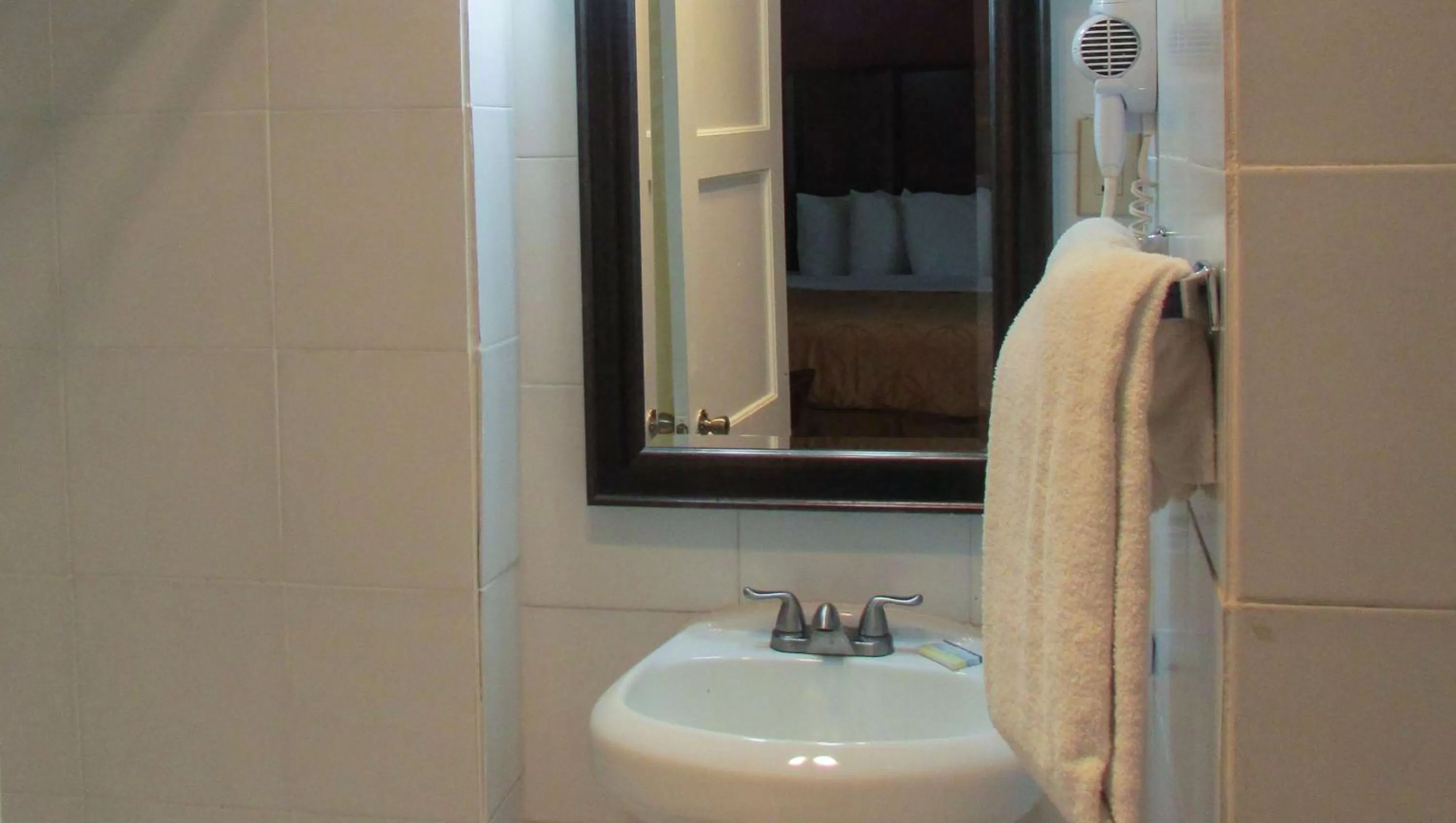 Bathroom in Mountain Star Inn