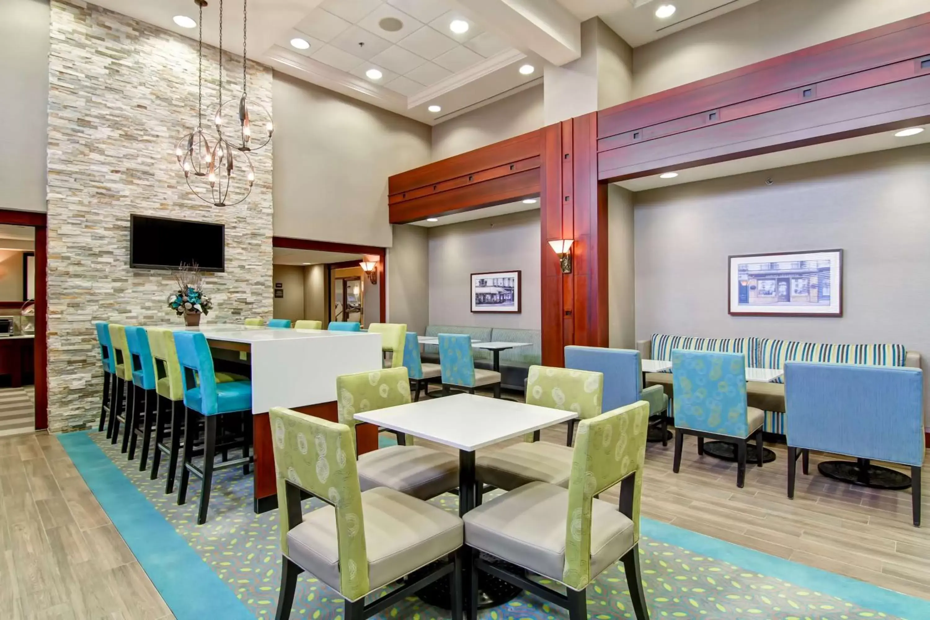 Dining area, Restaurant/Places to Eat in Hampton Inn By Hilton & Suites Guelph, Ontario, Canada