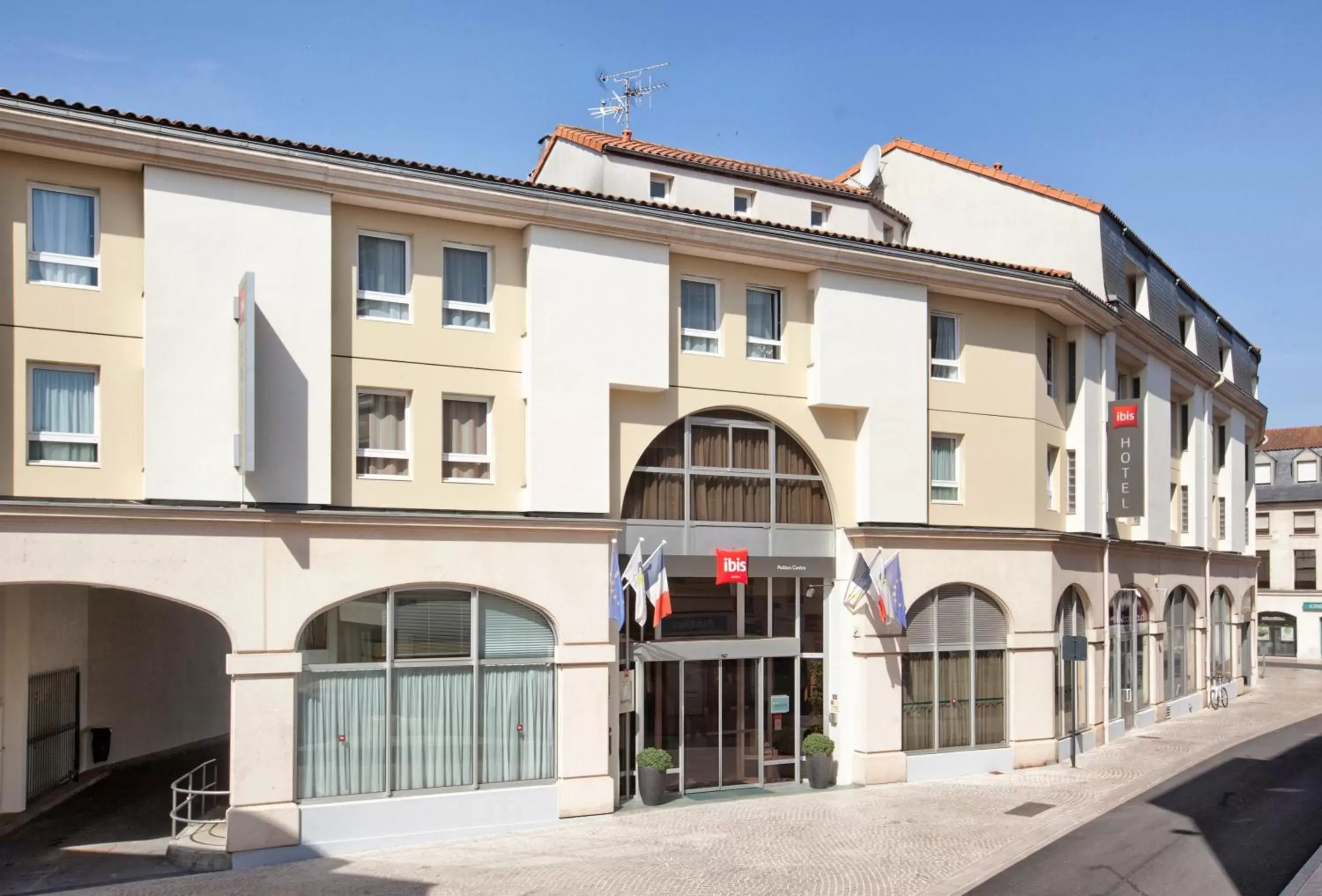 Facade/entrance, Property Building in ibis Poitiers Centre