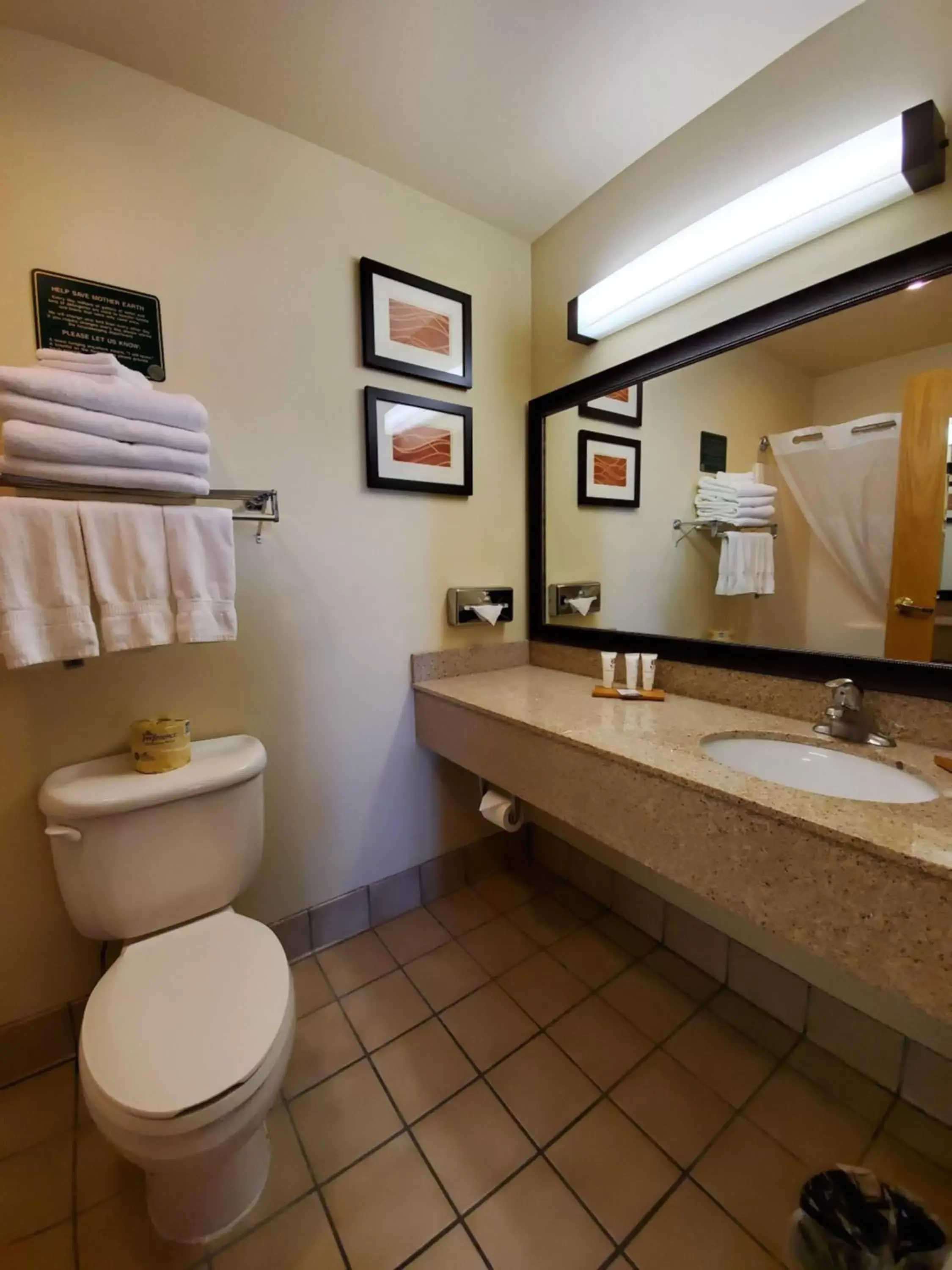 Bathroom in Country Inn & Suites by Radisson, Bend, OR