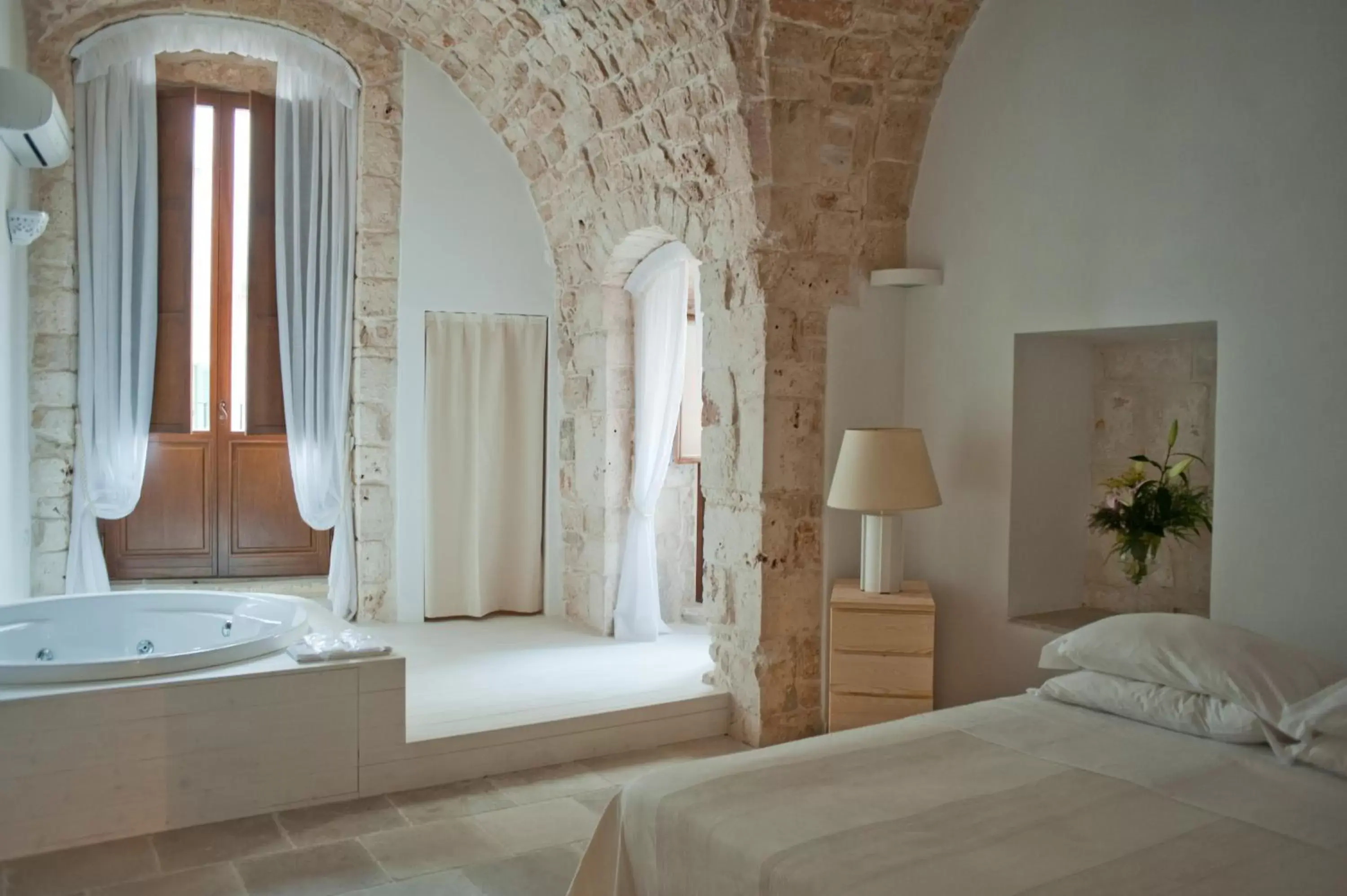 Bathroom, Bed in Hotel Corte Altavilla