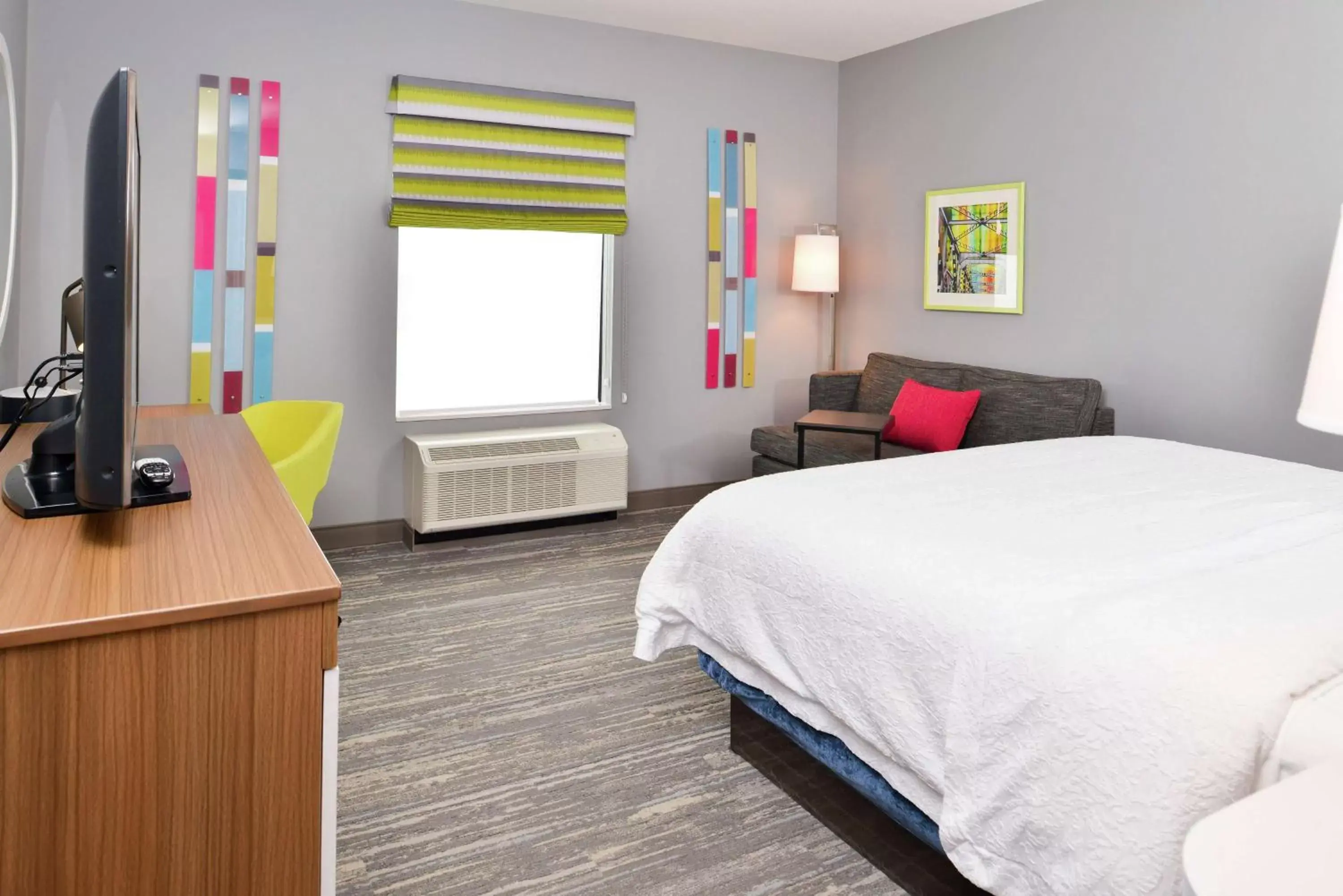 Bedroom in Hampton Inn & Suites Saint Paul Oakdale Woodbury