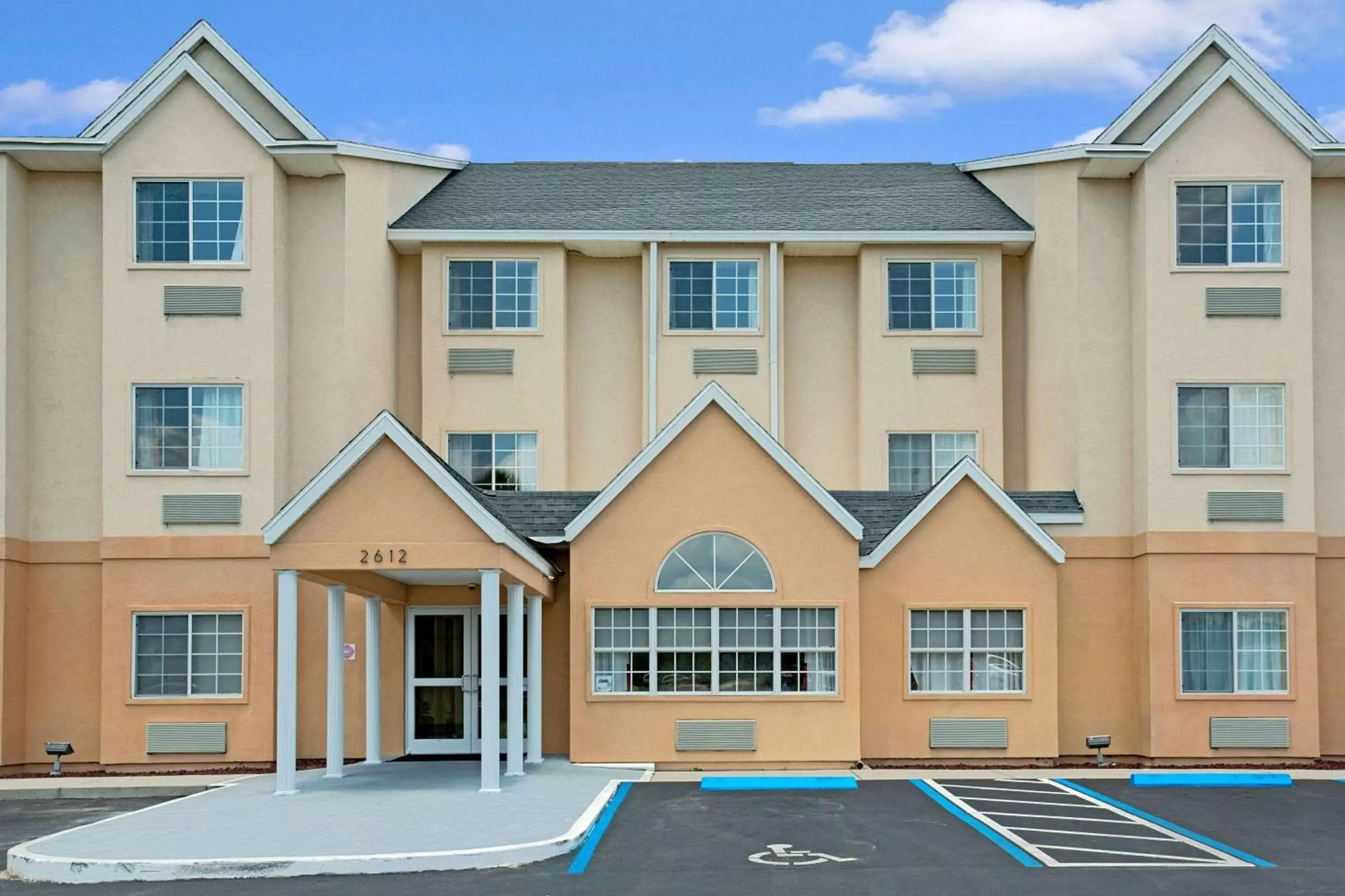 Property Building in Microtel Inn & Suites by Wyndham Bushnell