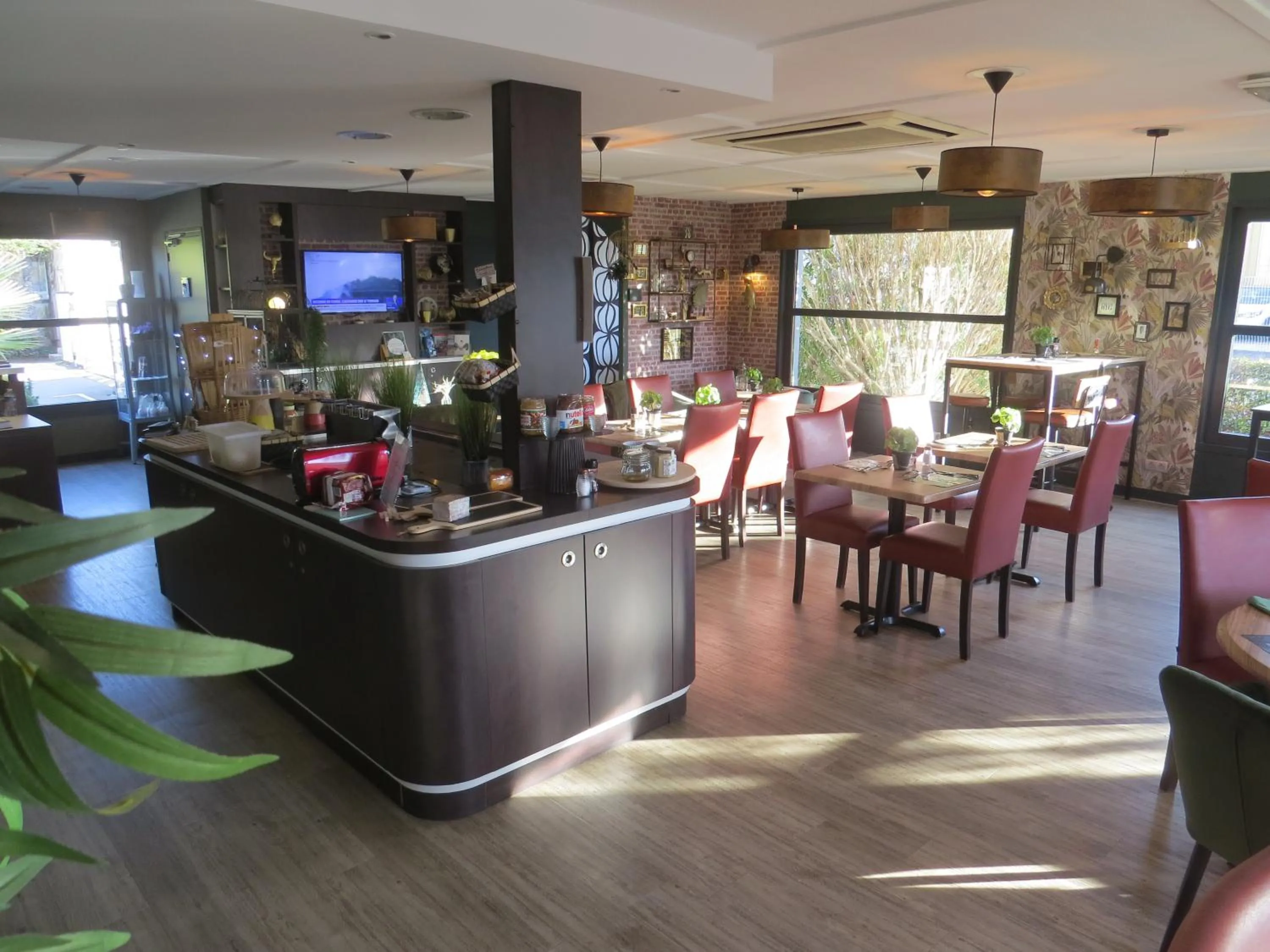 Restaurant/places to eat in Hôtel Kyriad Cap Sud