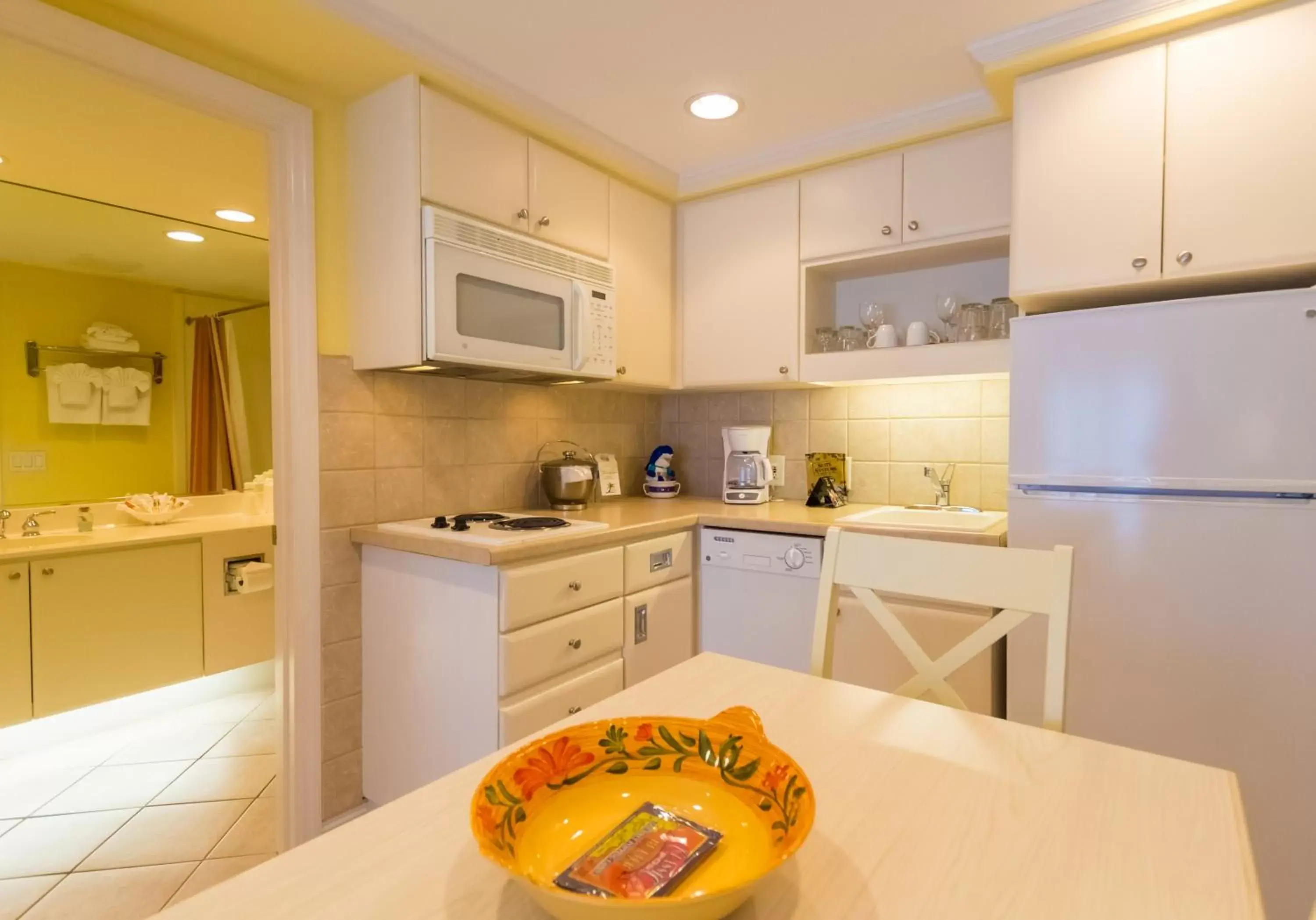 Kitchen or kitchenette, Kitchen/Kitchenette in Inn at the Beach-Venice Florida