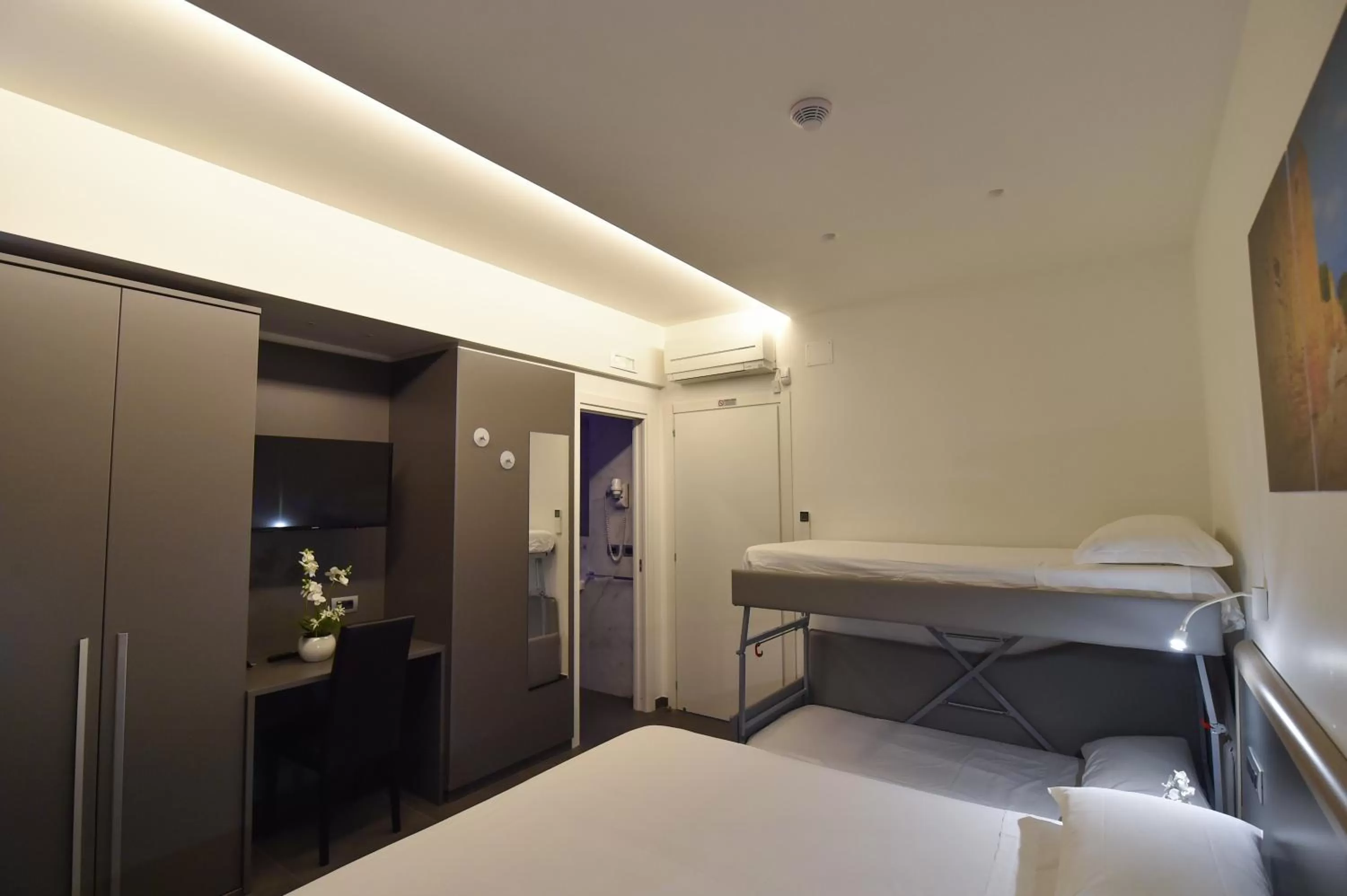 Bed in Pompei Inn Ruins B&B Luxury Suite