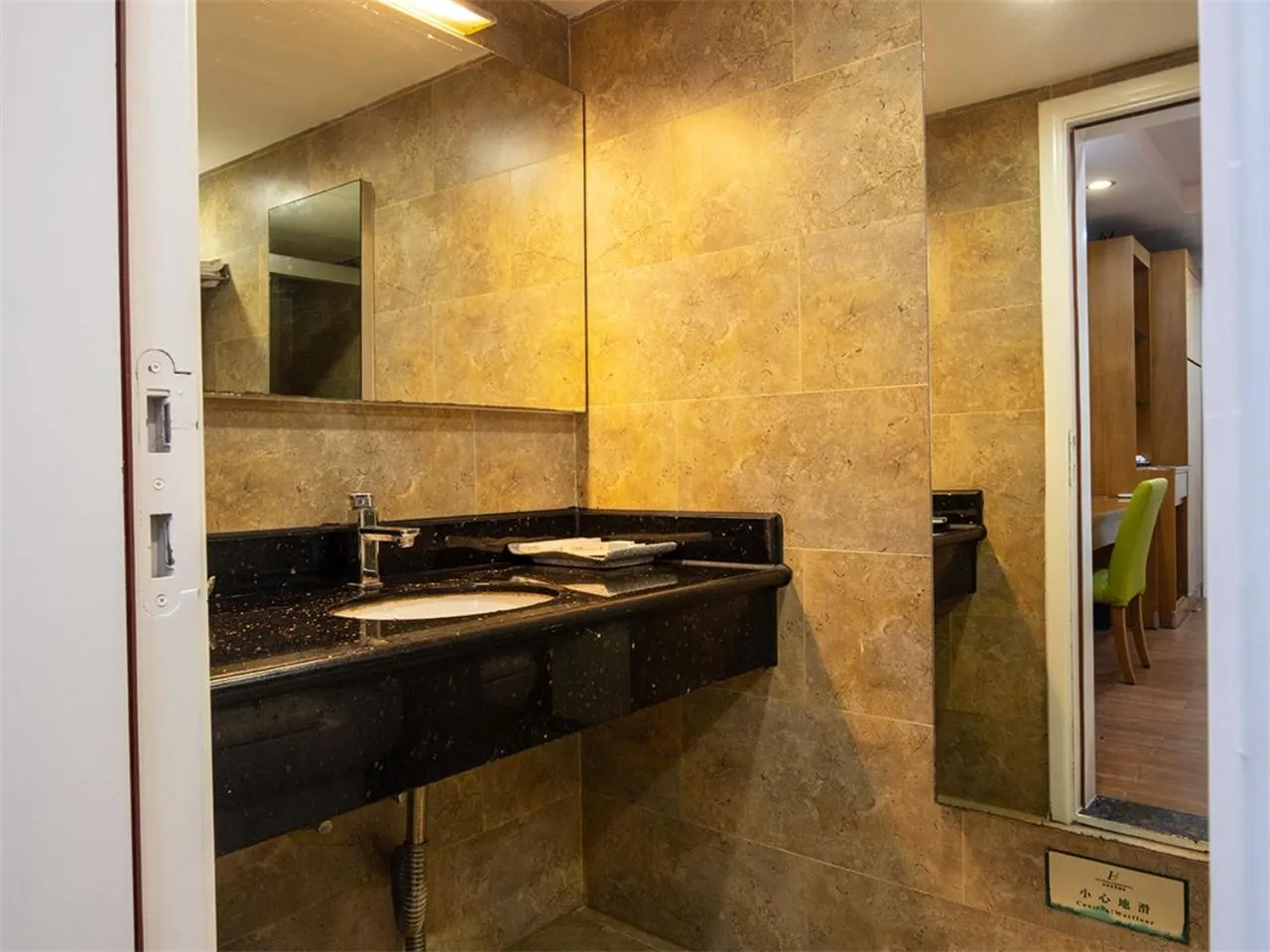 Bathroom in Guangzhou The Royal Garden Hotel