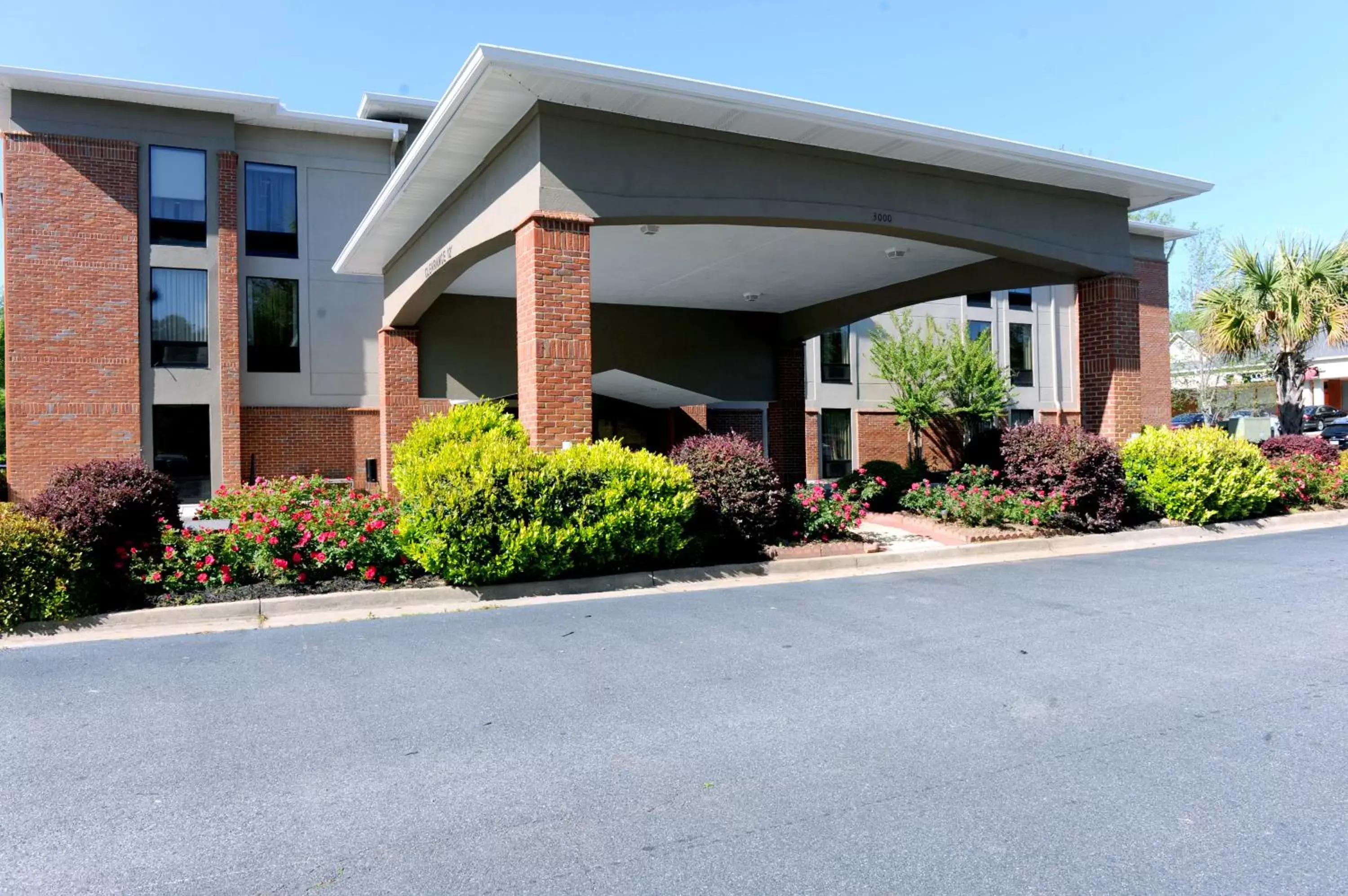 Property Building in Country Inn & Suites by Radisson, Alpharetta, GA