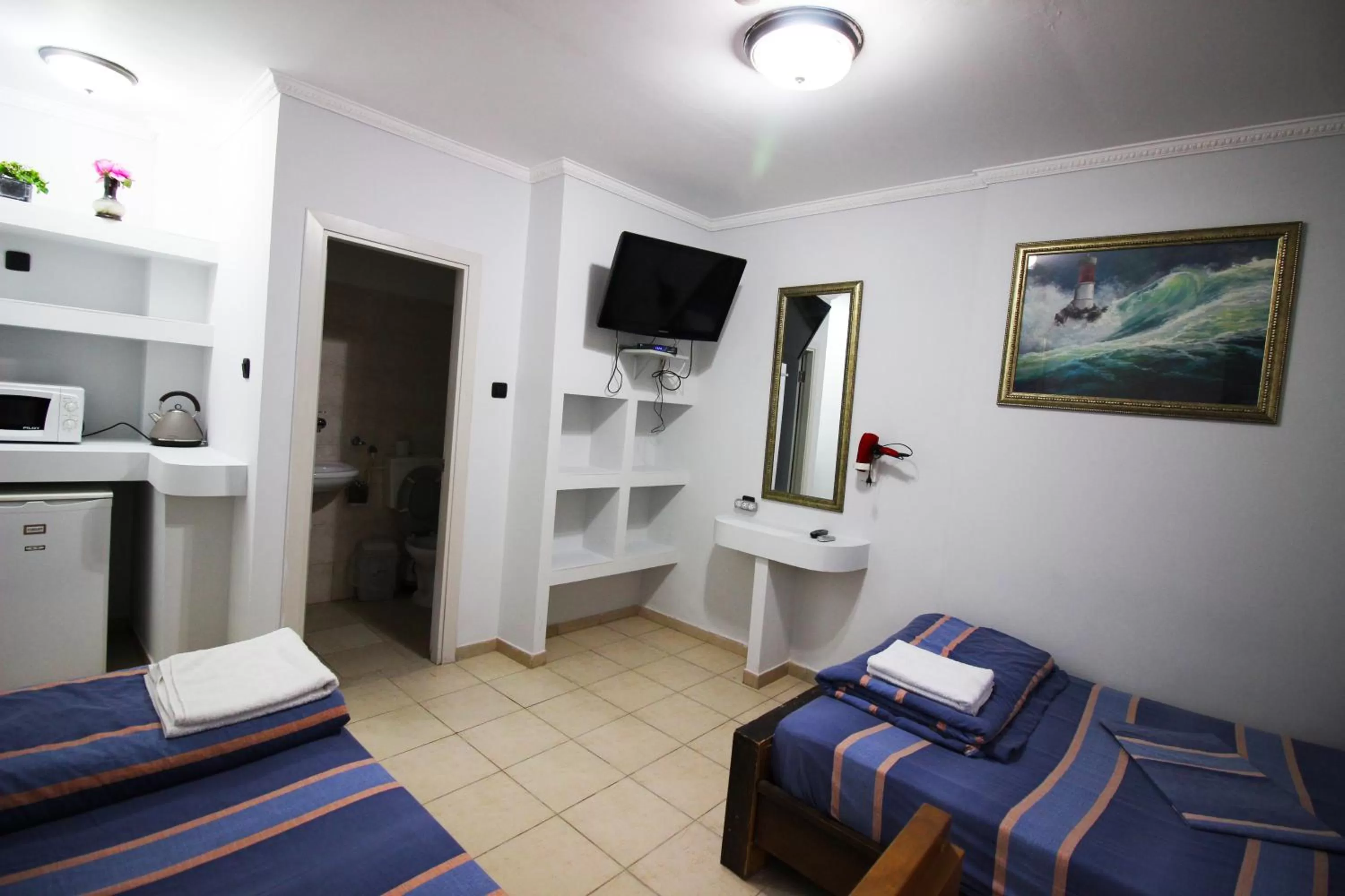 Living room, Bed in Sunset Inn