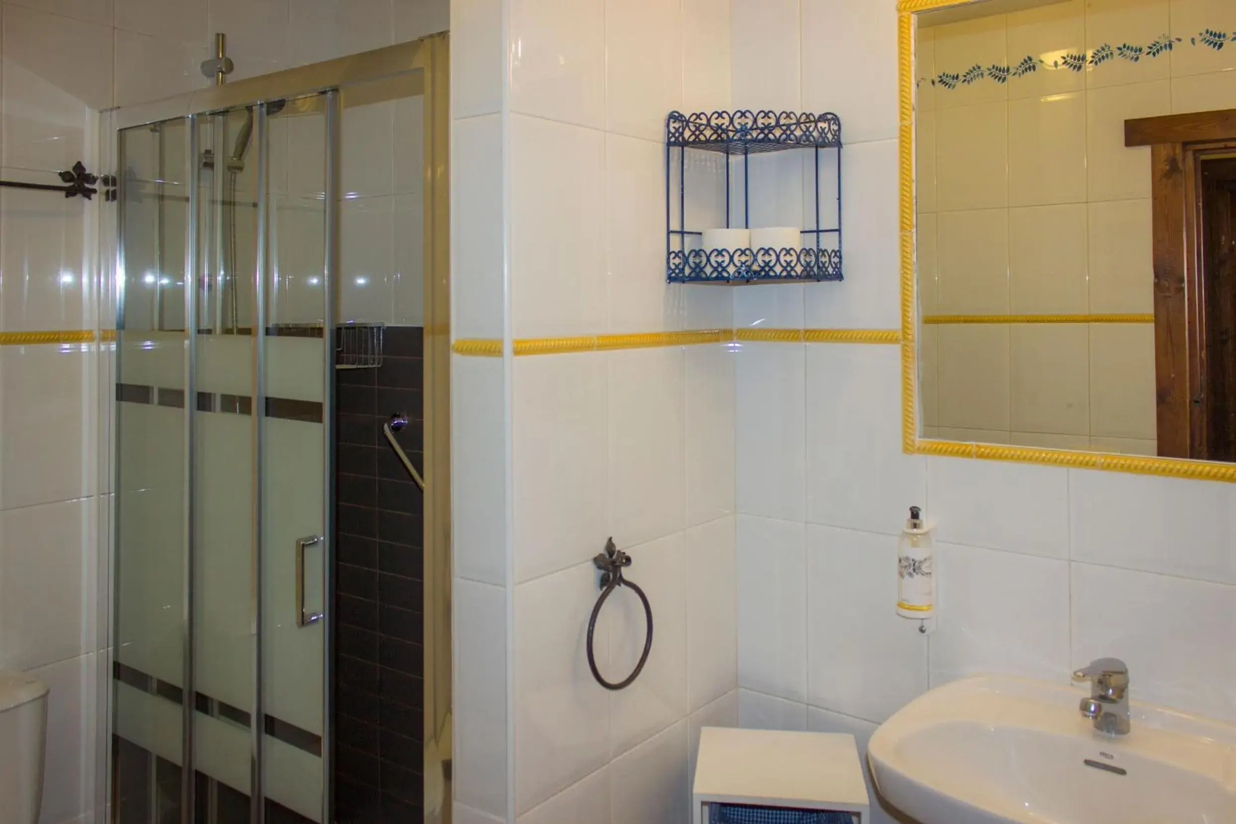 Bathroom in Viviendas Rurales El Covaju