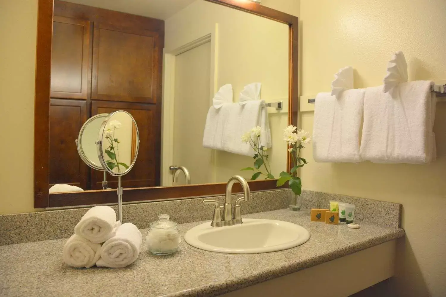 Bathroom in SureStay Plus Hotel by Best Western Gold Beach