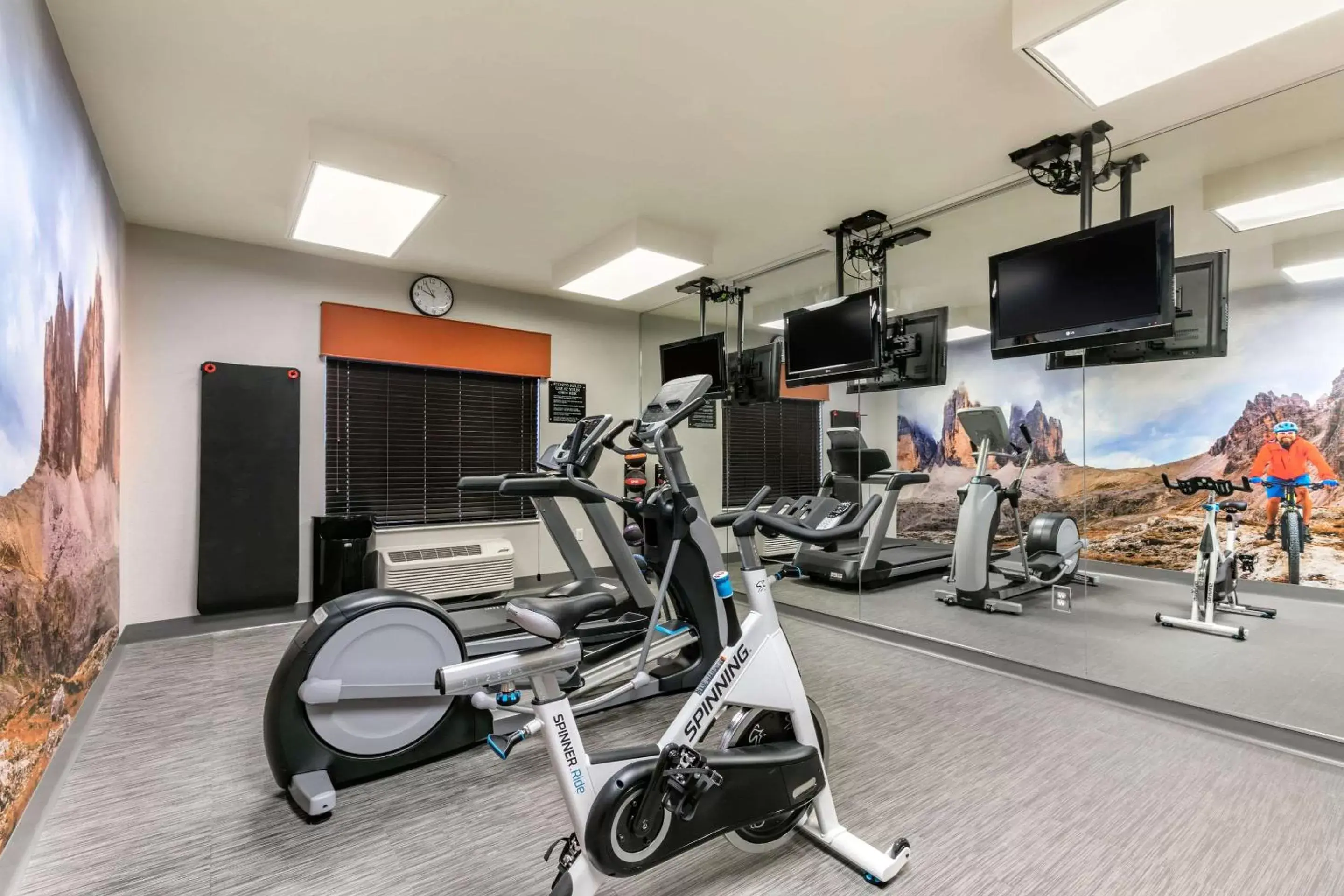 Fitness centre/facilities, Fitness Center/Facilities in Clarion Pointe Columbus-Bradley Park
