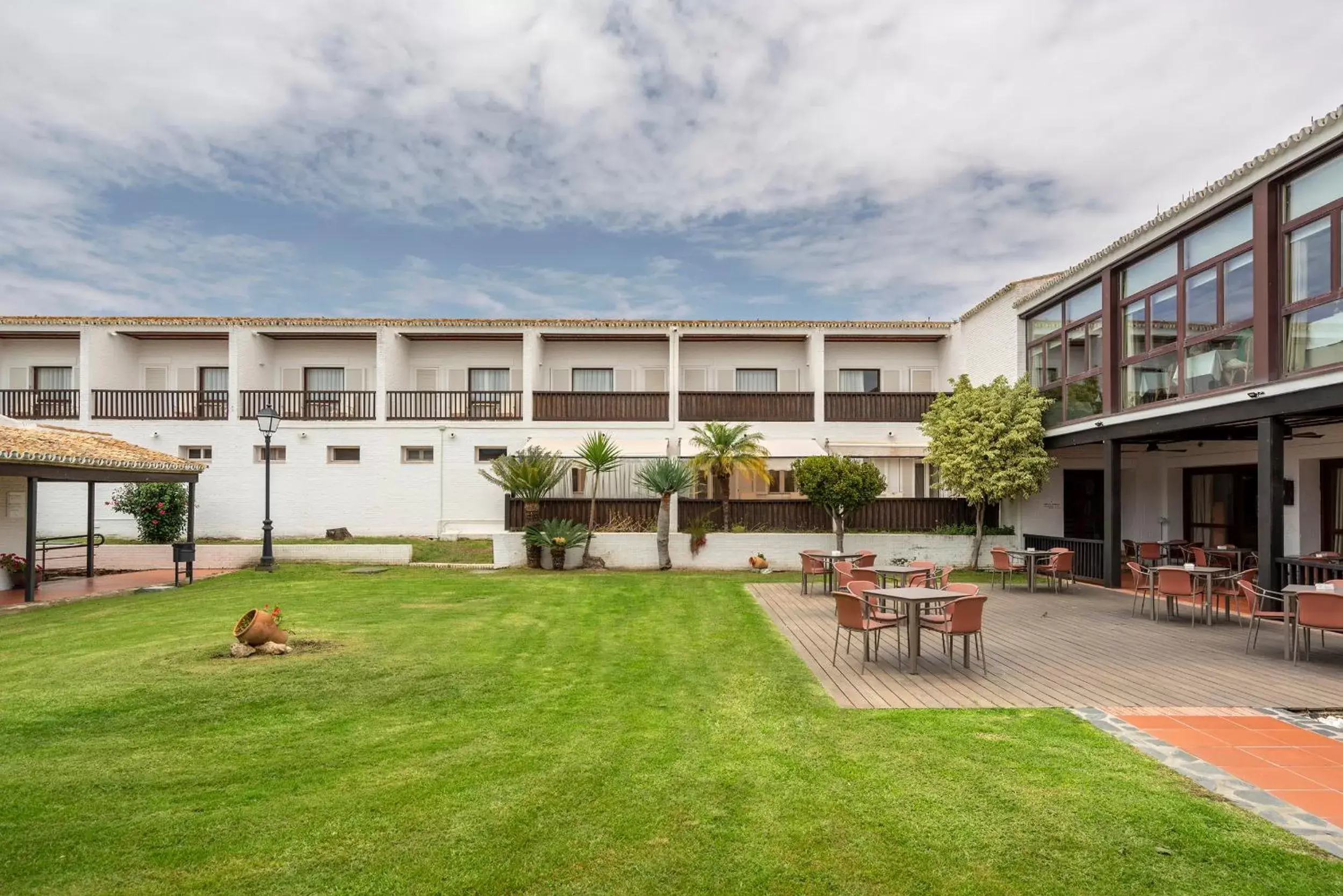 Lounge or bar, Property Building in Parador de Mazagón