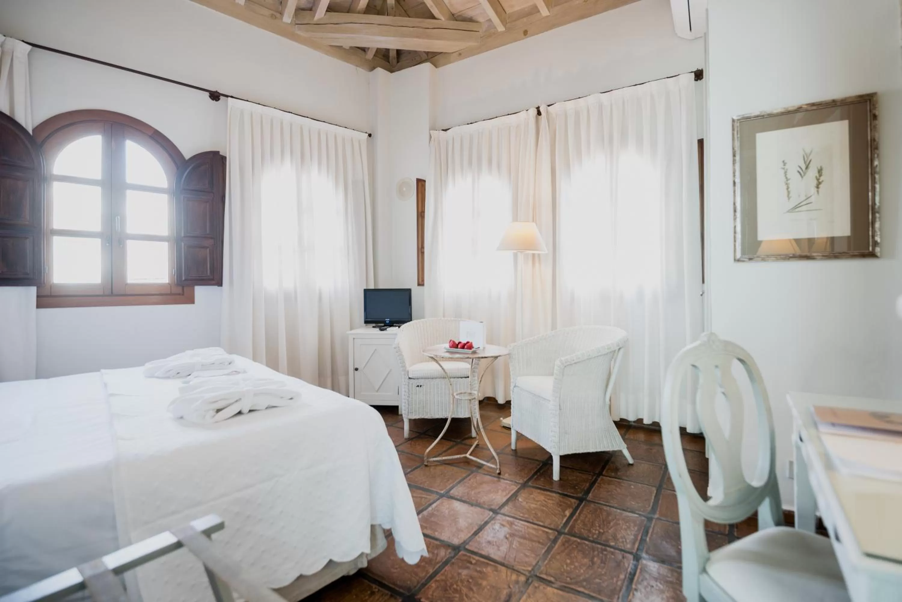 Photo of the whole room, Bed in Palacio De Los Navas