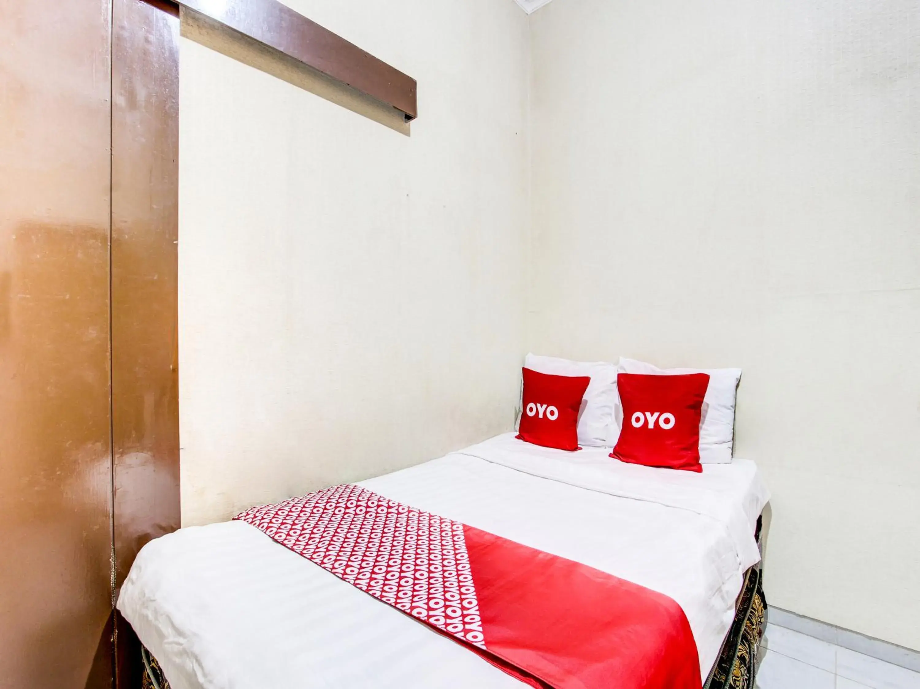 Bedroom, Bed in OYO 92511 Dias Guesthouse Syariah