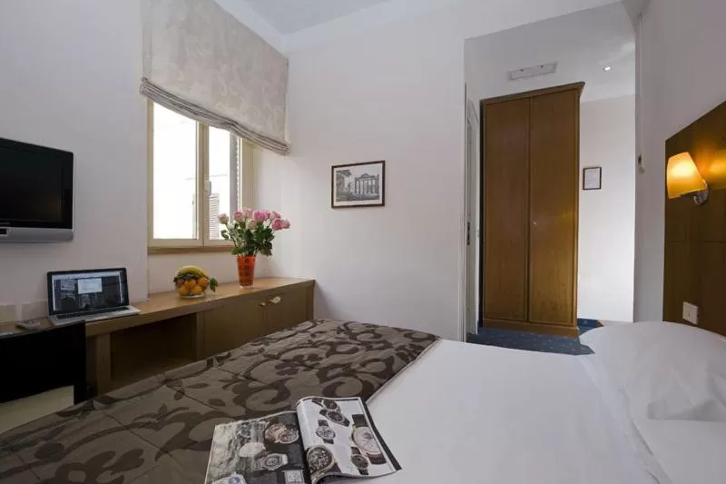 Photo of the whole room, Bed in Hotel De Petris