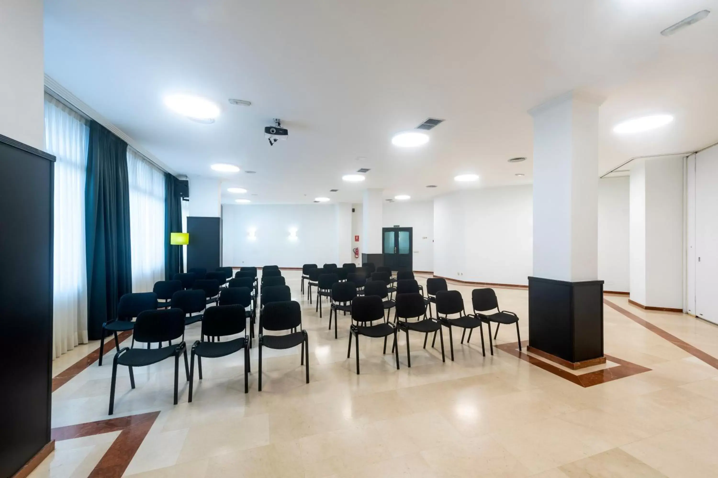 Meeting/conference room in Galicia Palace