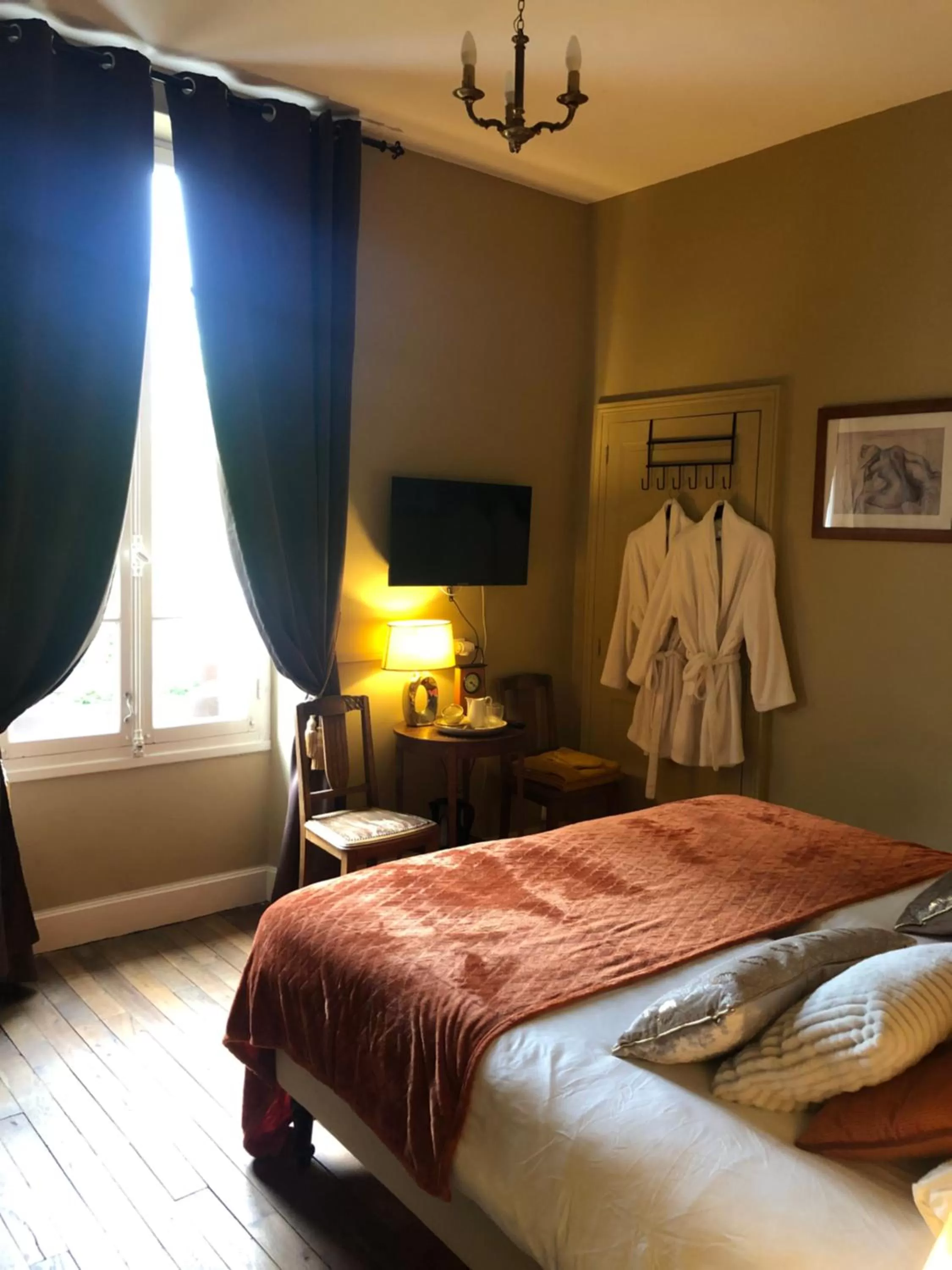 Bedroom, Bed in Maison de la Comtesse