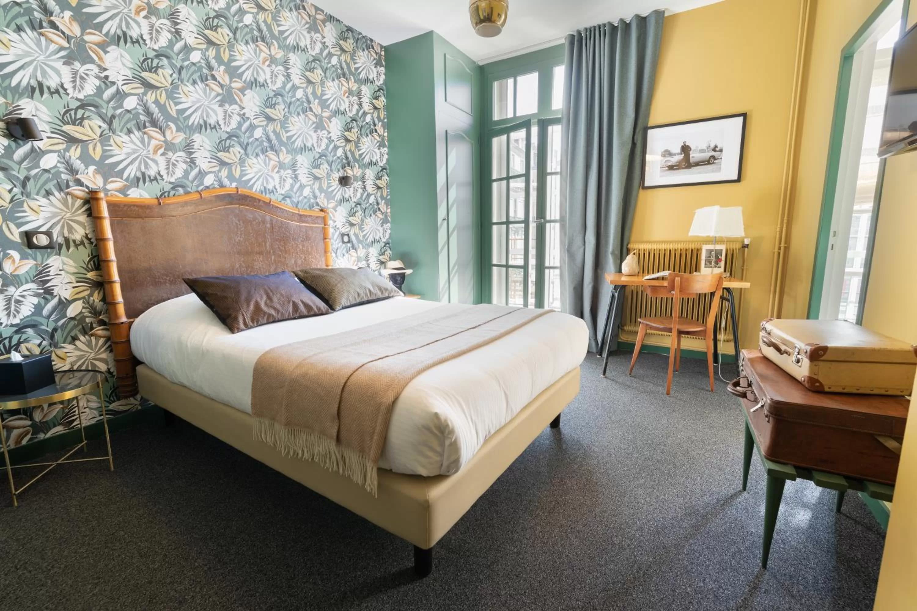 Bed in Hôtel Saint-Julien