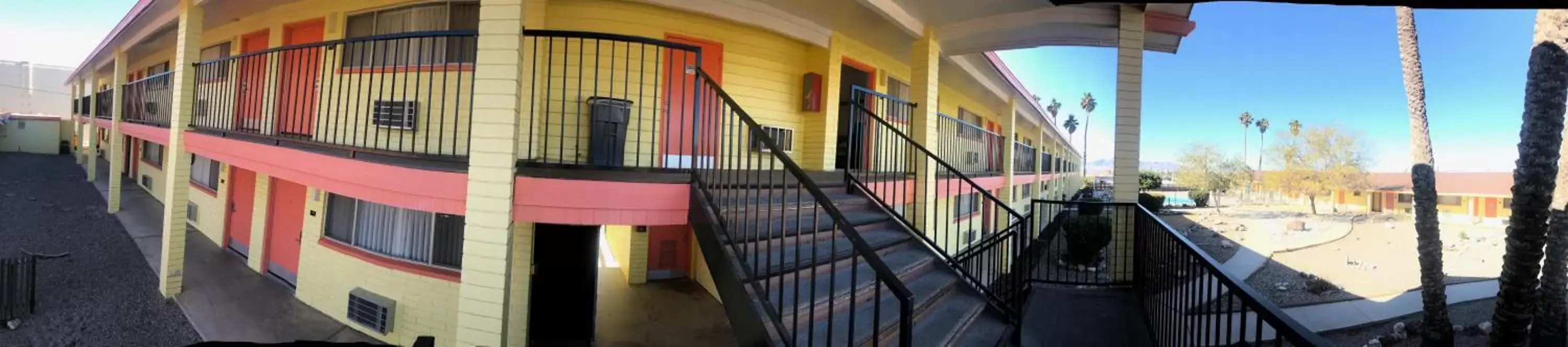 Property building in Lake Place Inn Lake Havasu City Property building in Lake Place Inn Lake Havasu City