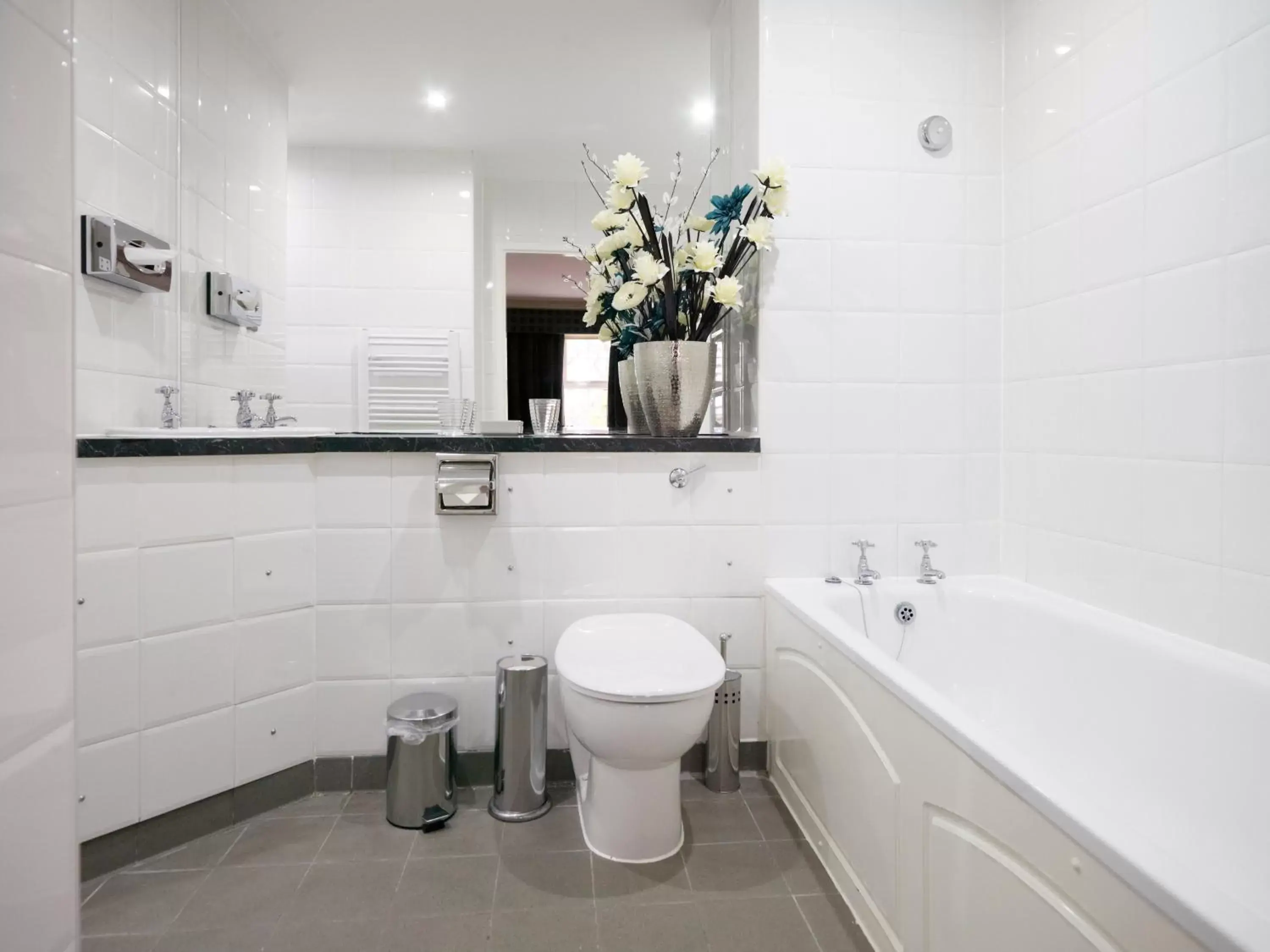 Bathroom in The Avenue Hotel Ltd