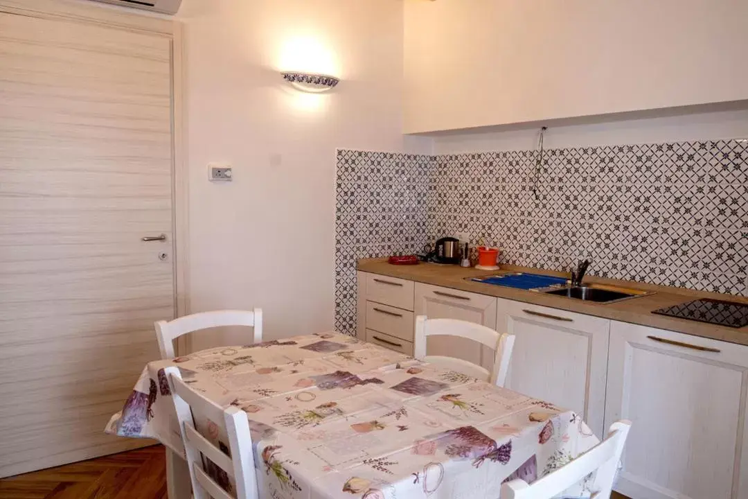 Kitchen or kitchenette, Dining Area in IL MASCHERONE