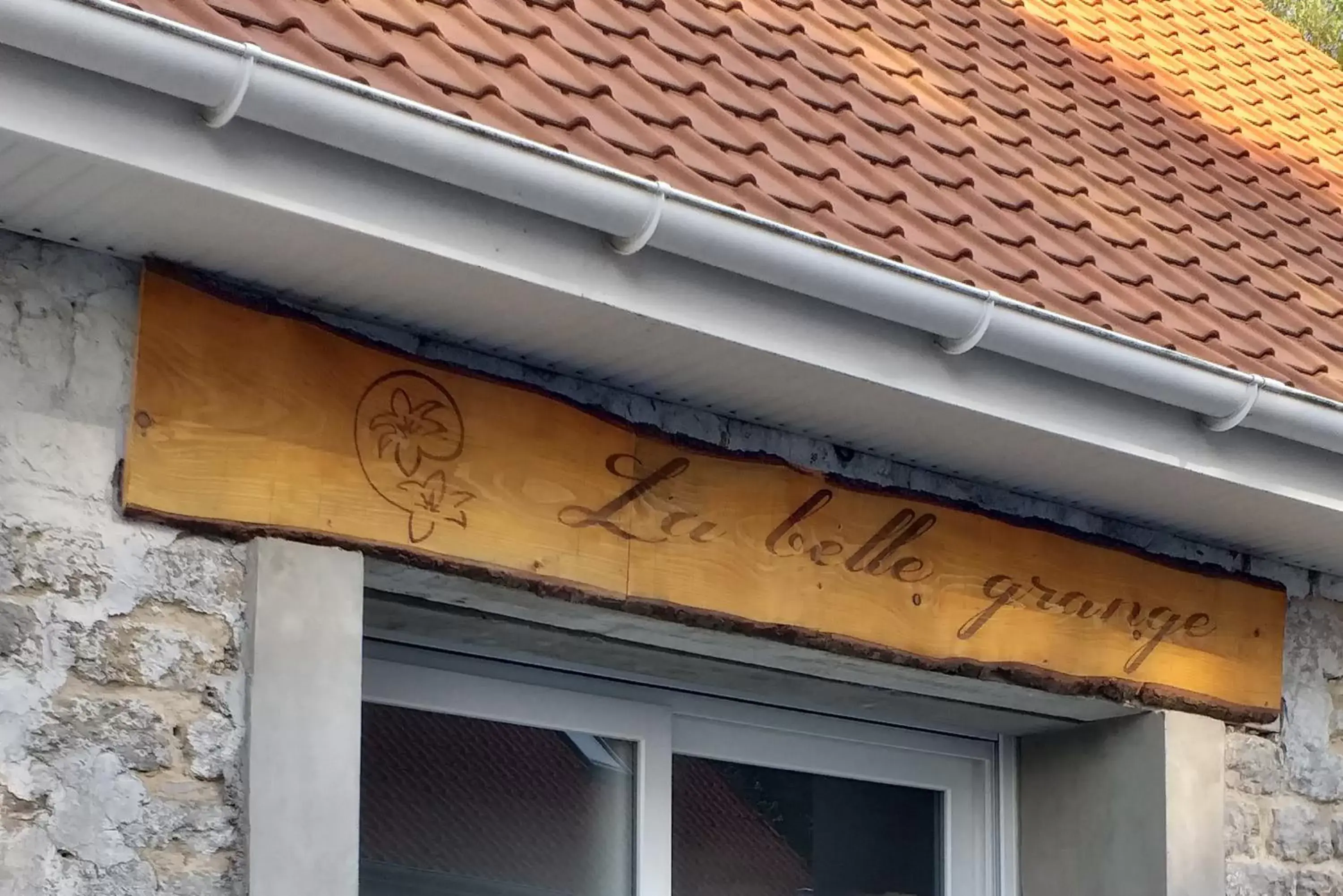 Property Logo/Sign in La belle grange