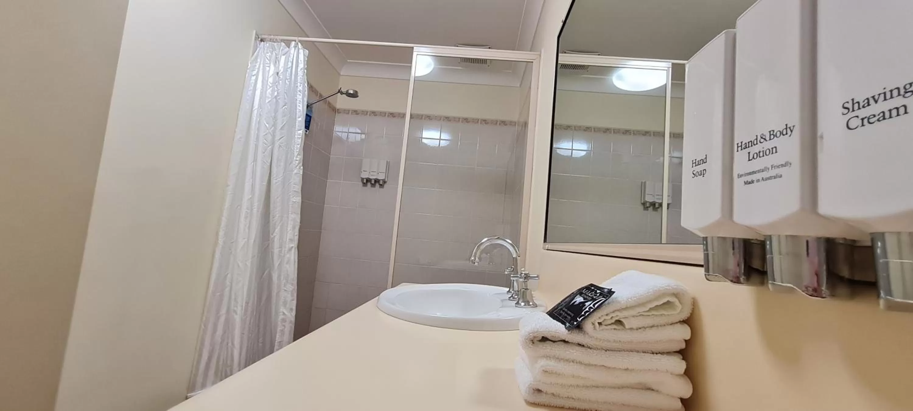 Bathroom in Golf Links Motel