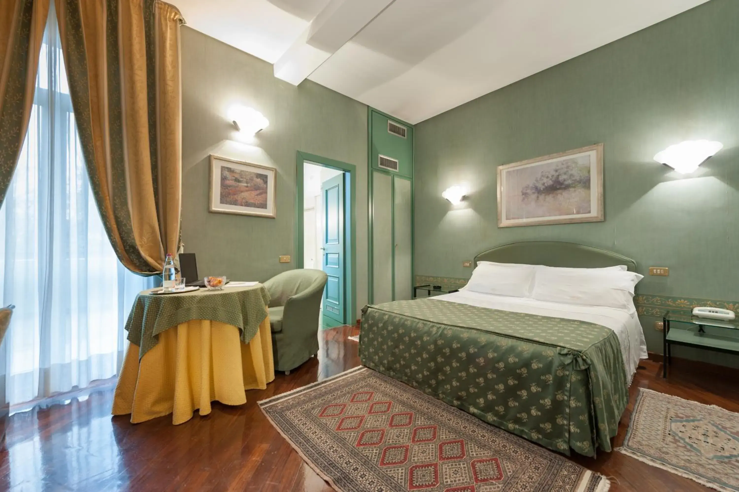 Photo of the whole room, Bed in Hotel Villa Giulia