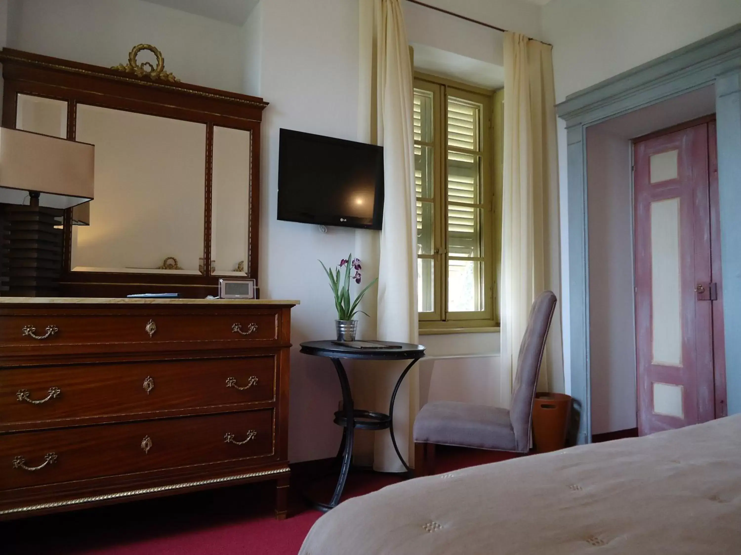 Bedroom, TV/Entertainment Center in Borgo Ramezzana Country House