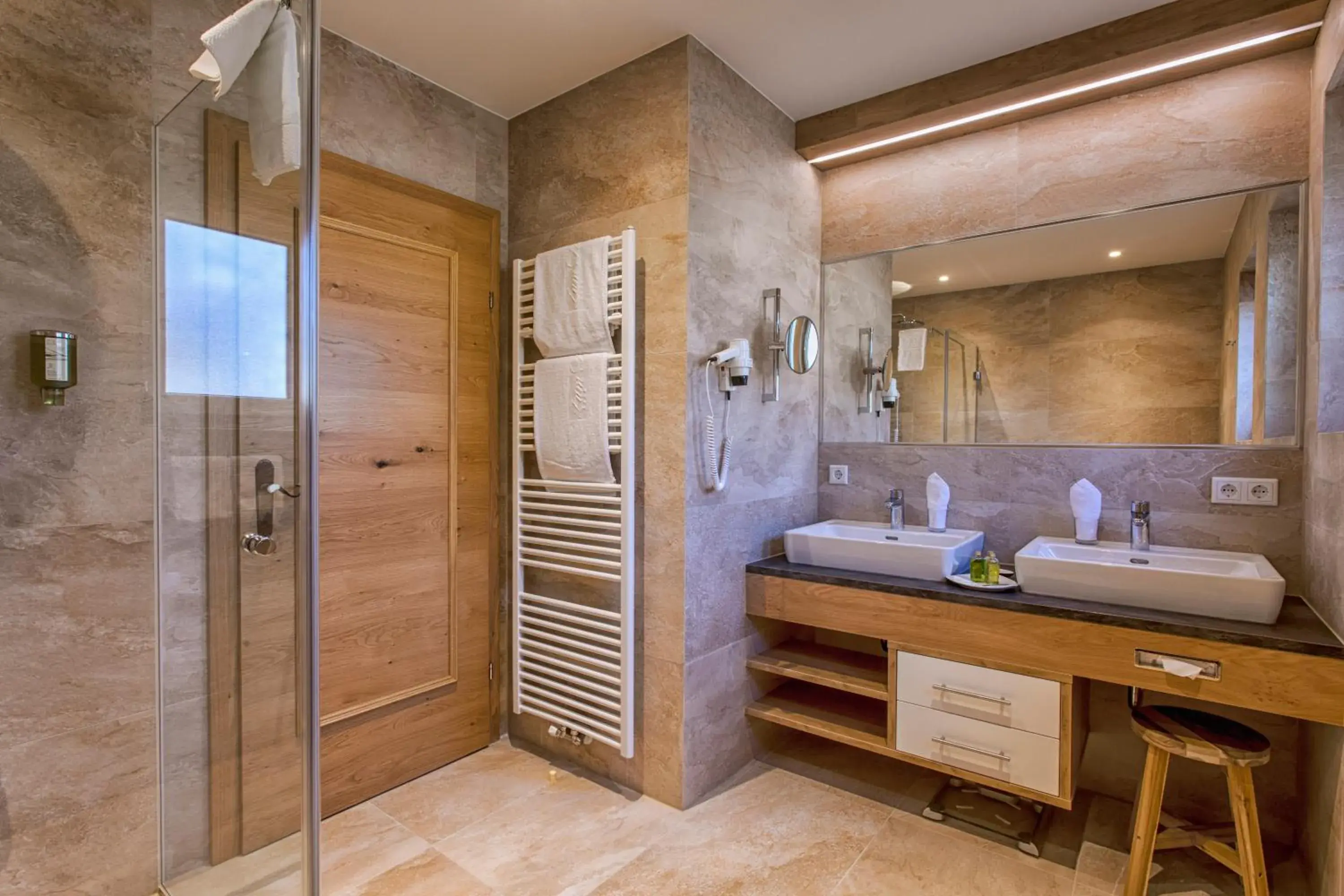 Shower, Bathroom in Sonnenhotel Zum Stern