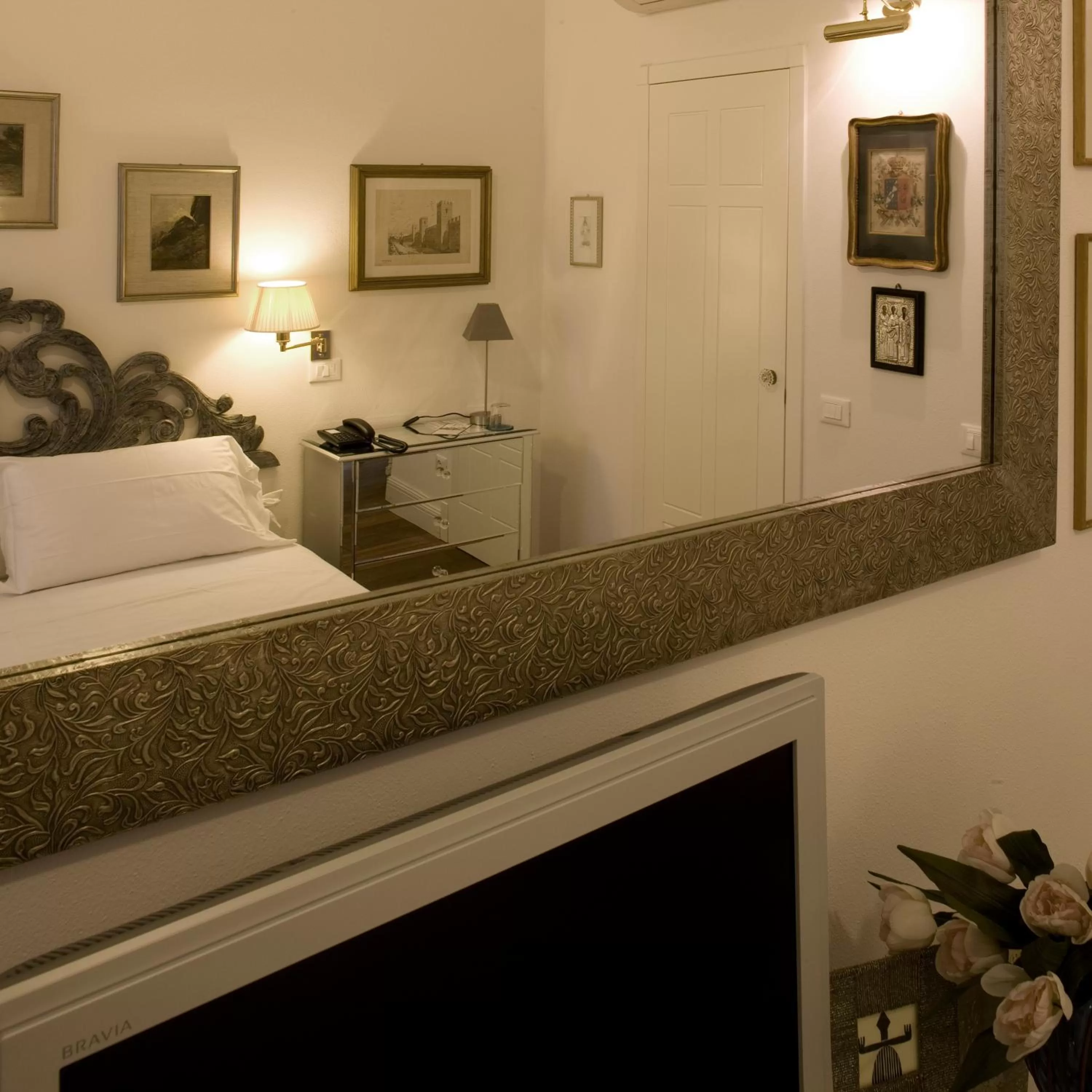 Bedroom in M Club De Luxe B&B