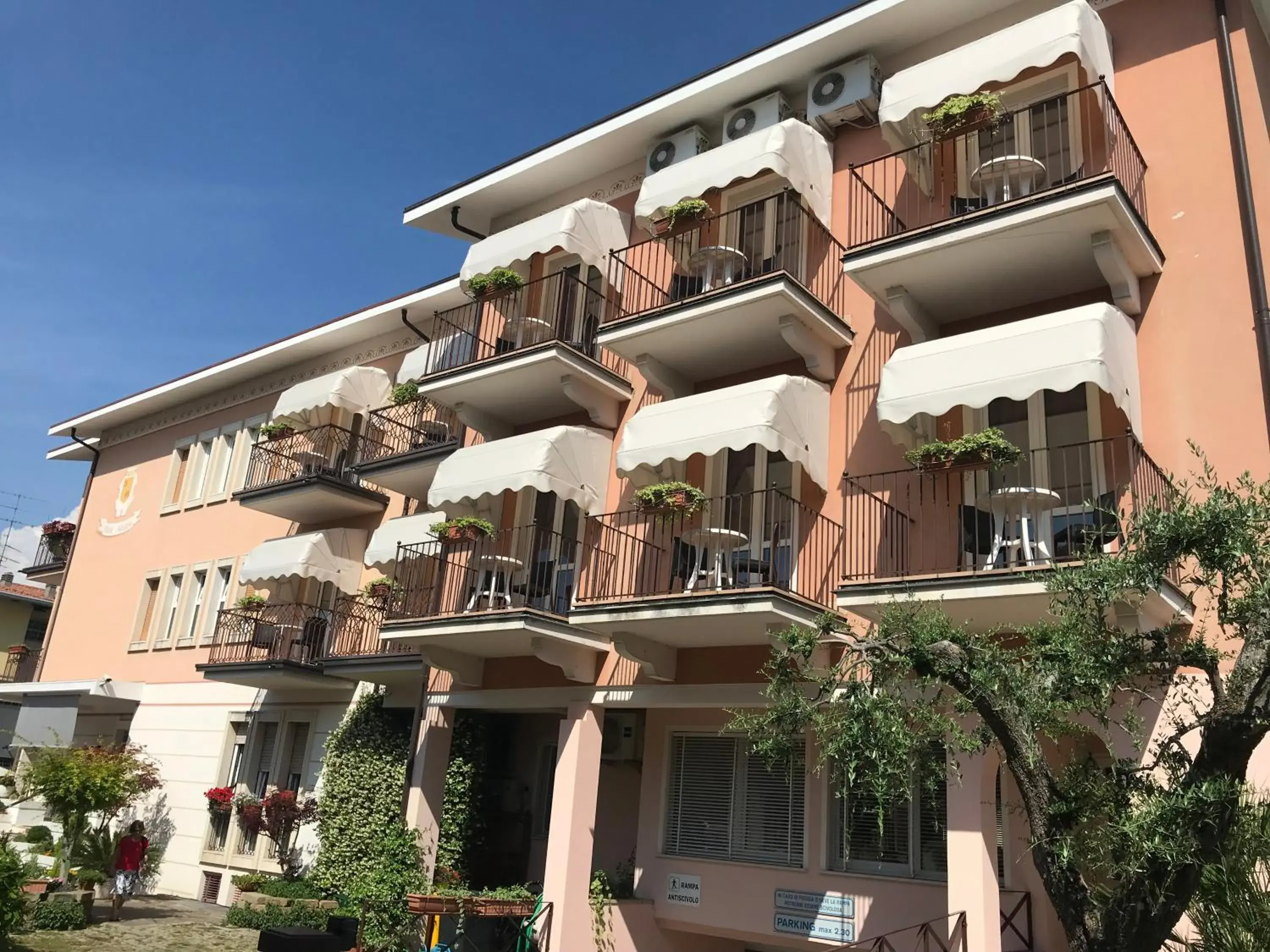 Facade/entrance, Property Building in Hotel Alsazia