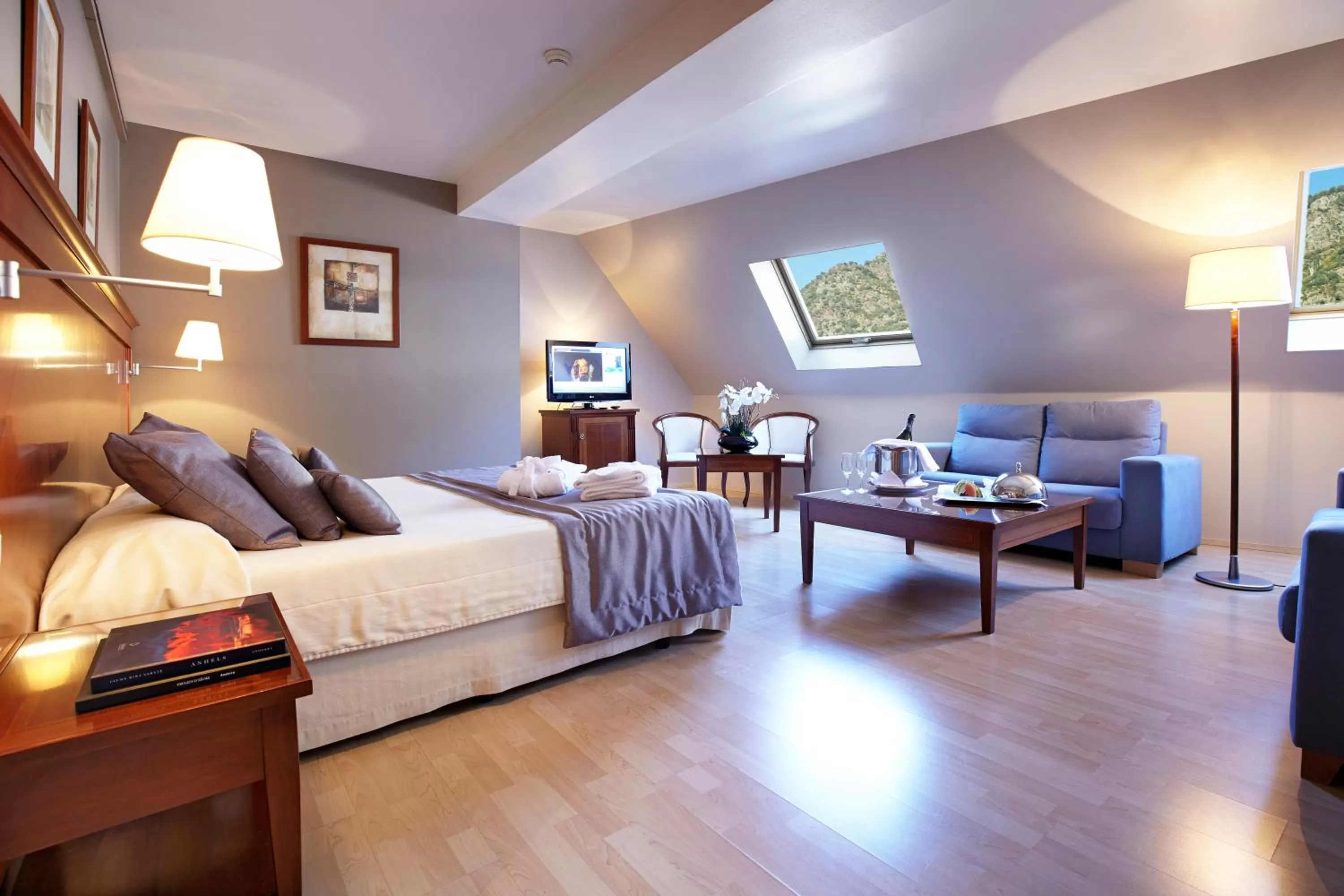 Bedroom in Fènix Hotel