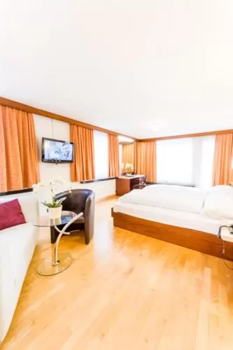 Photo of the whole room, Bed in Hotel Linde - 24h Self Check-in