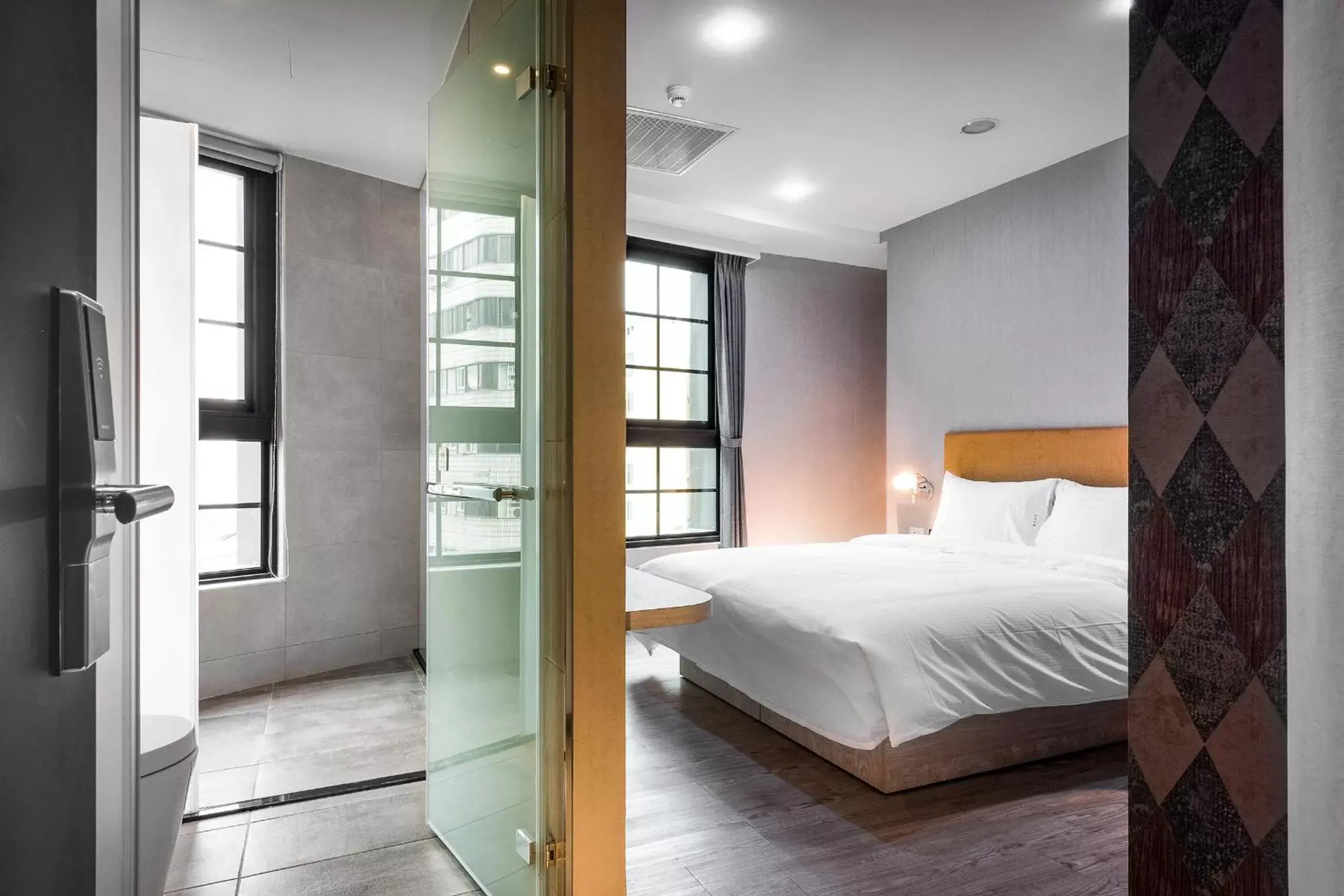 Bed in CHECK inn Taichung Ziyou