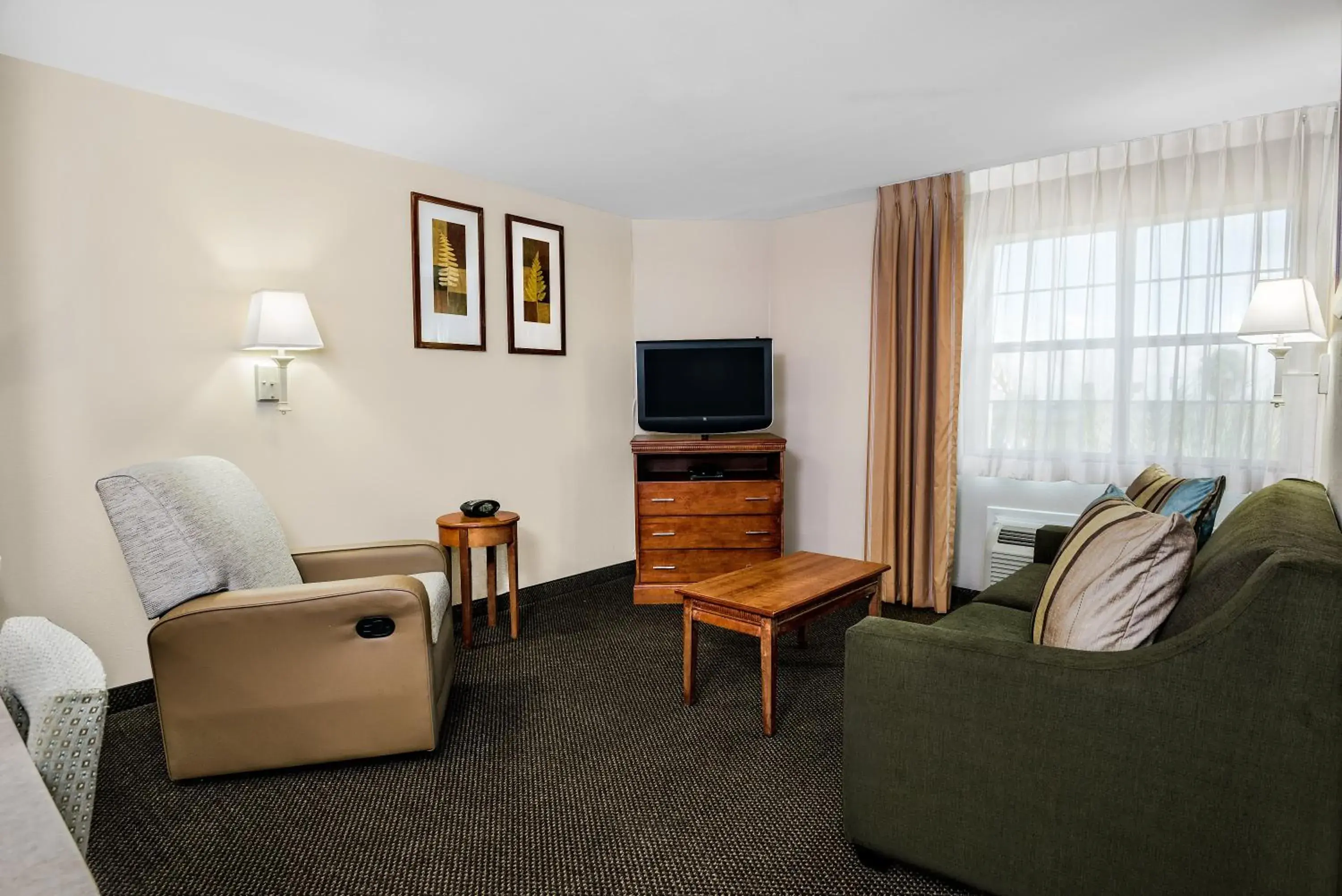 Photo of the whole room, Seating Area in Candlewood Suites Galveston