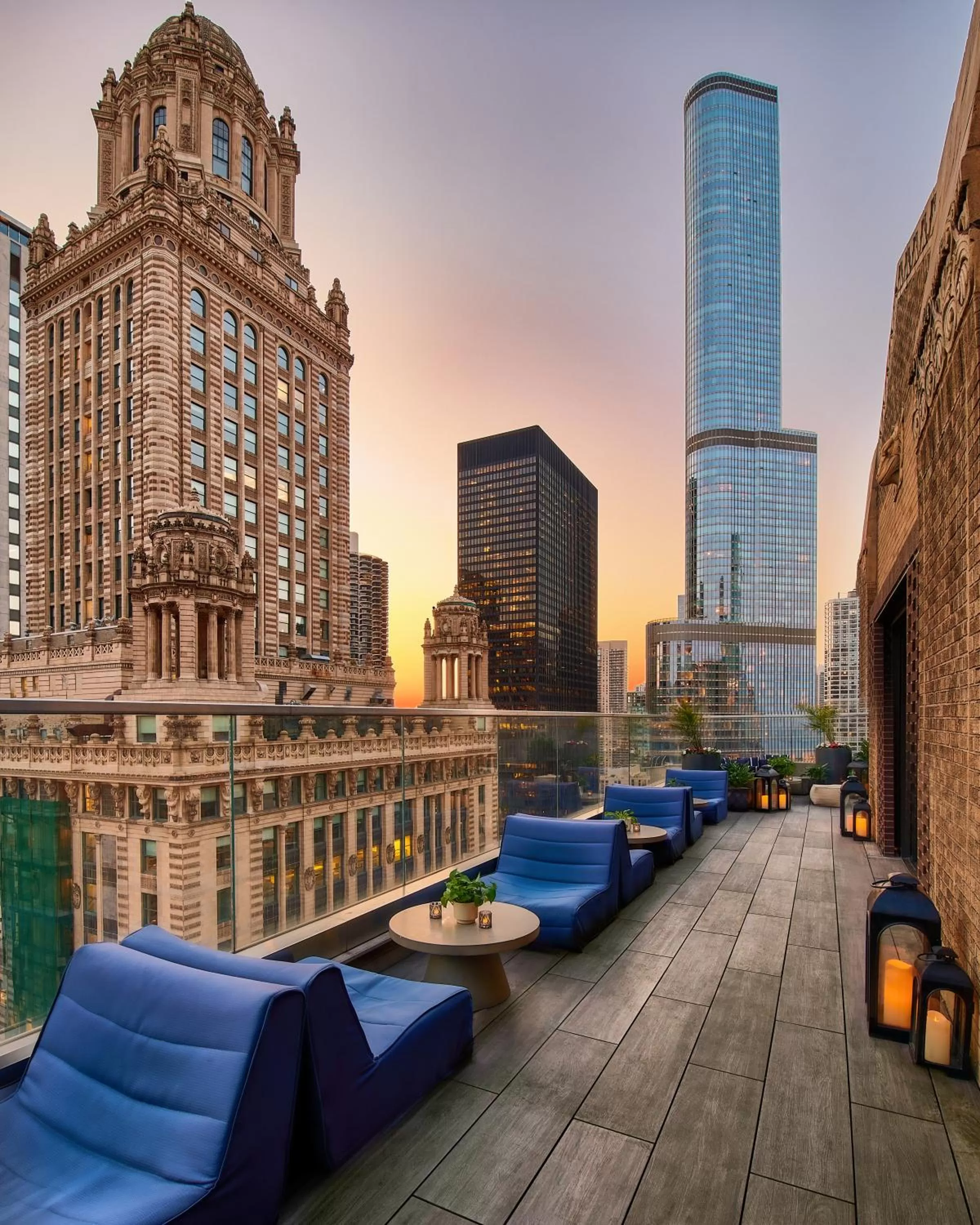 Restaurant/places to eat in Virgin Hotels Chicago