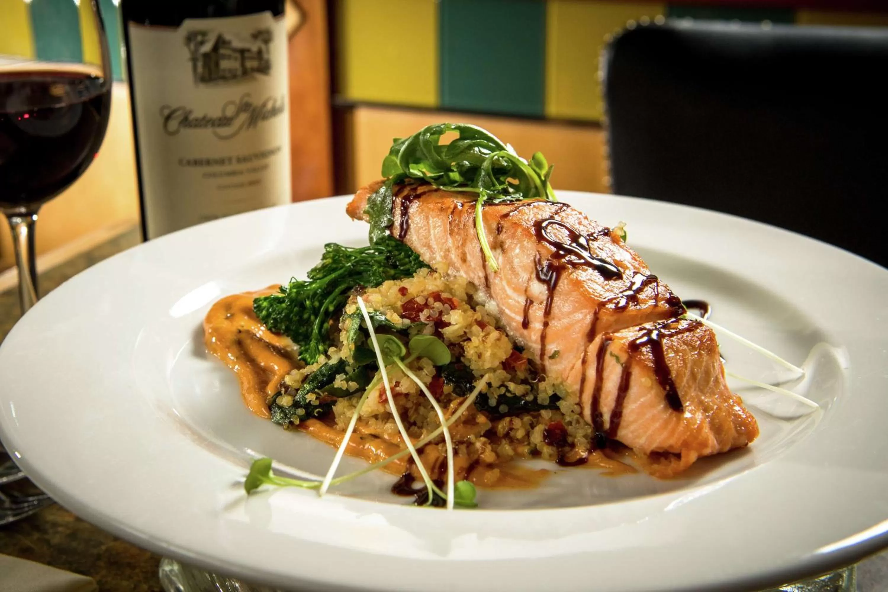 Dining area in DoubleTree Suites by Hilton Seattle Airport/Southcenter