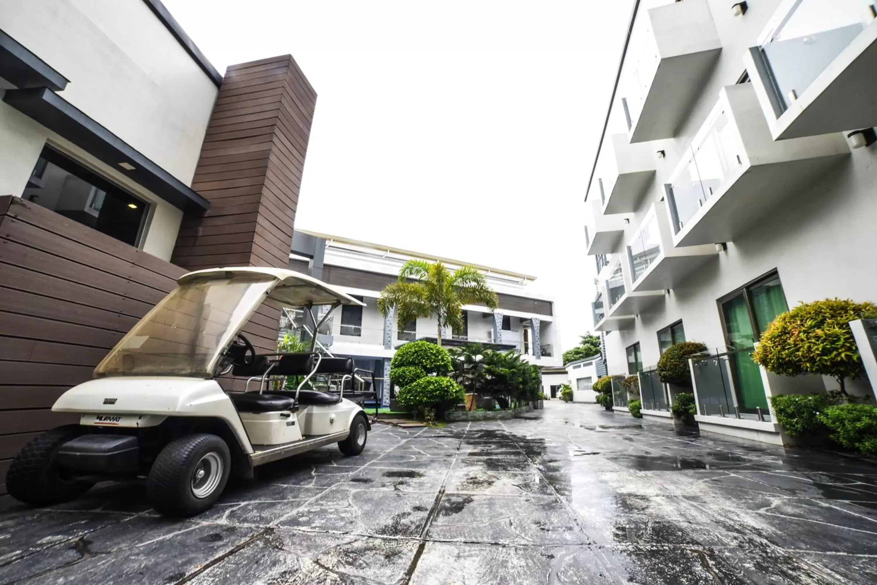 Property building in Eloisa Royal Suites Property building in Eloisa Royal Suites