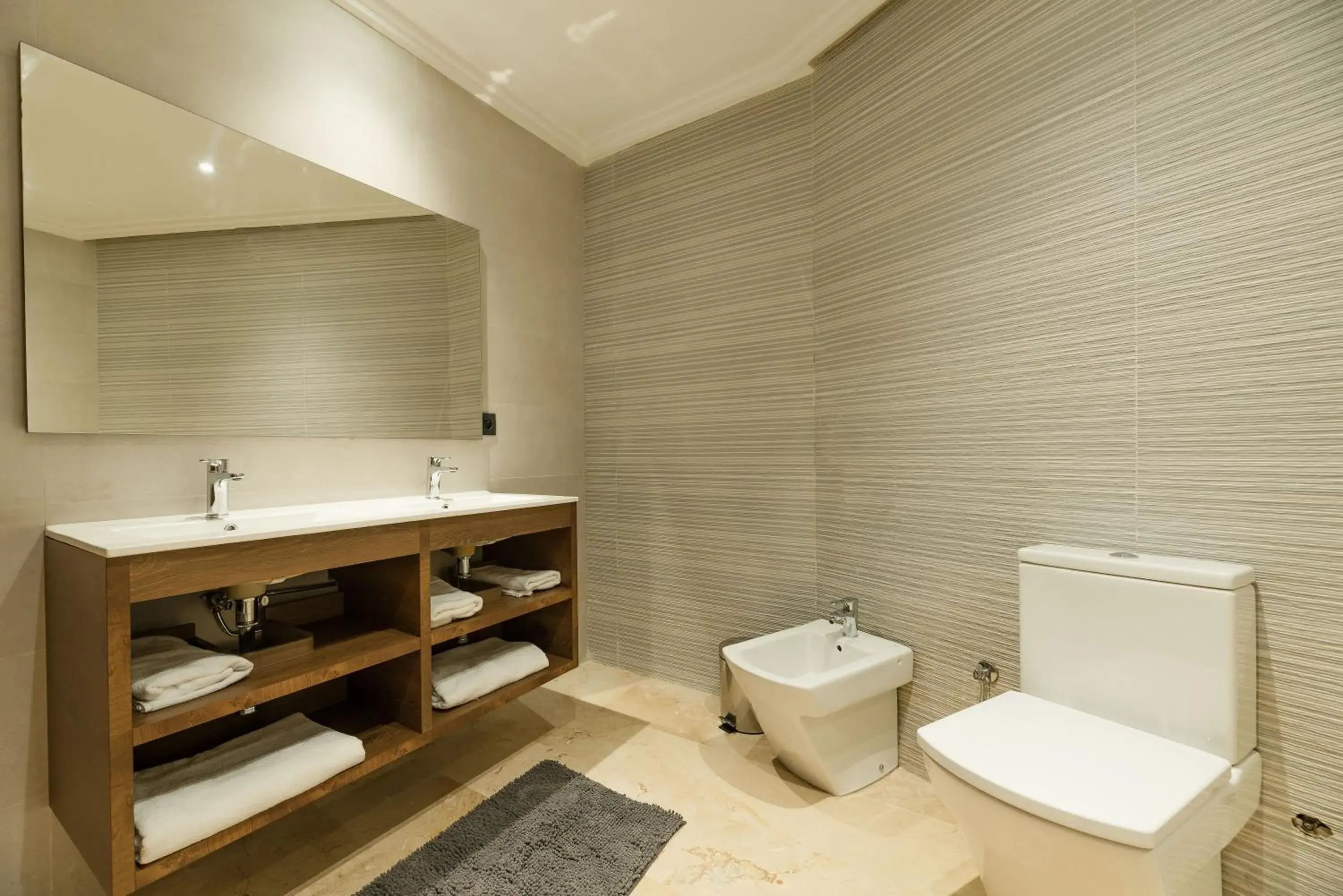Toilet, Bathroom in Avenue Suites & Appart Hotel Deluxe