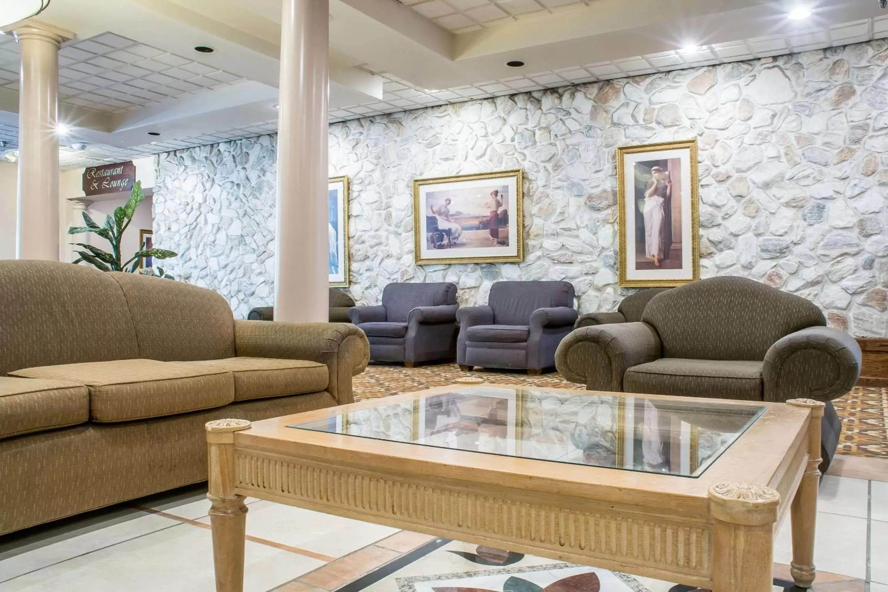 Lobby or reception, Seating Area in Quality Inn & Suites Palm Island Indoor Waterpark