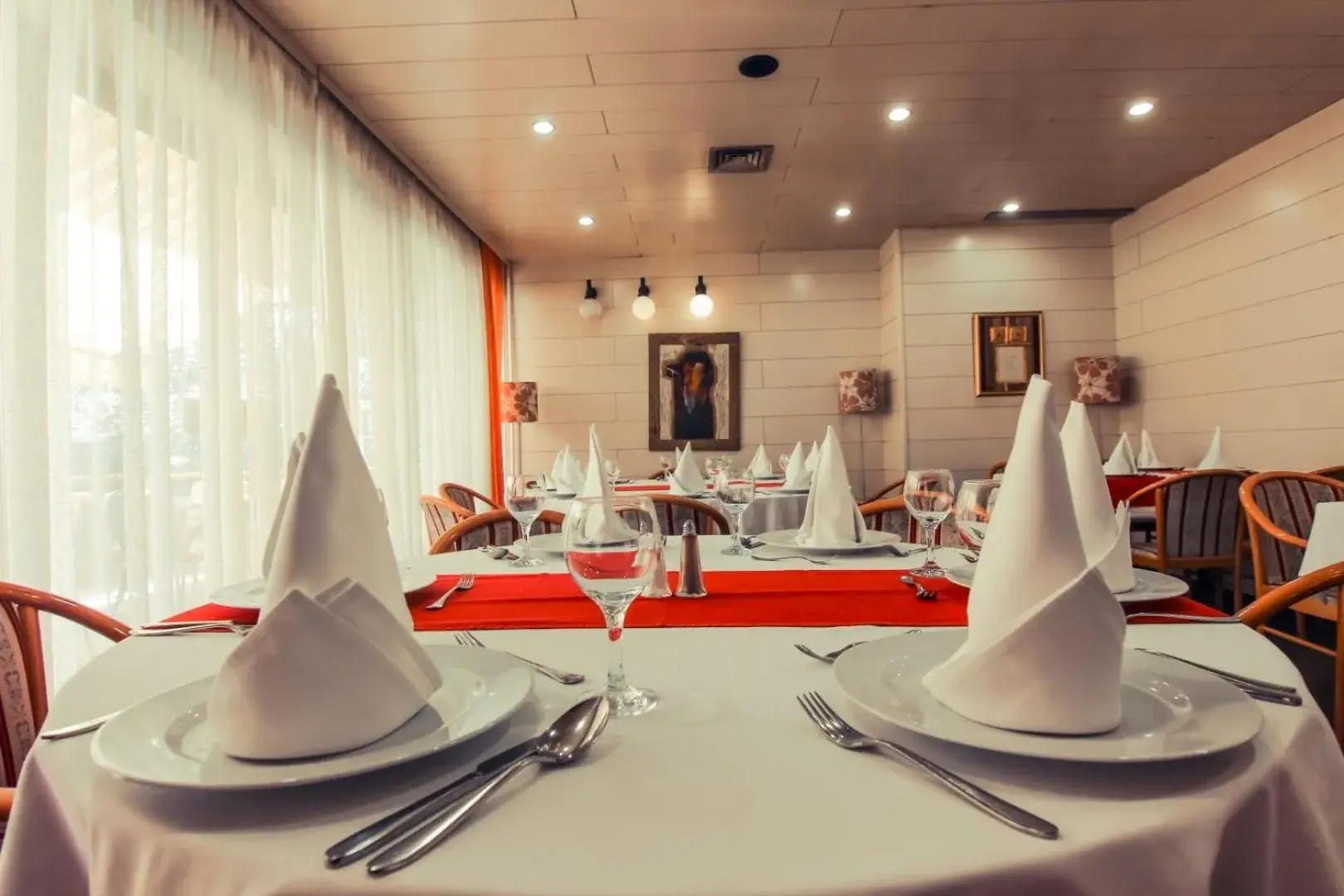 Restaurant/places to eat in Hotel Grand Restaurant/places to eat in Hotel Grand